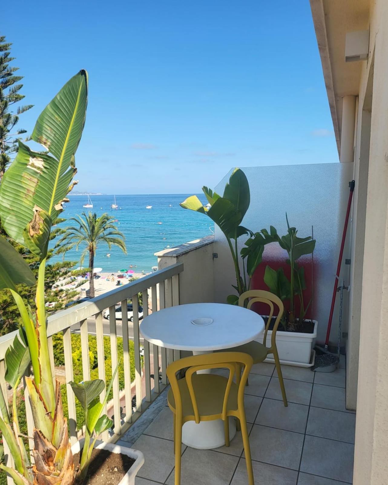 Sea Front Madame blue 4-star two-room in ecological health design