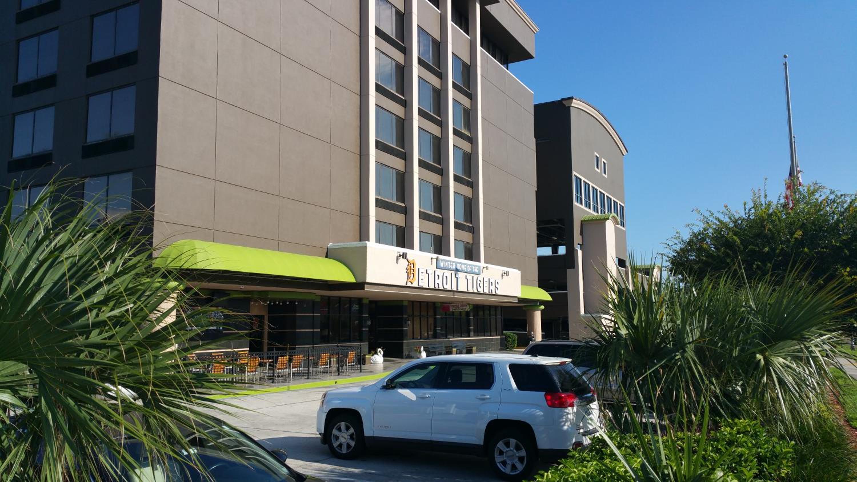 Imperial Swan Hotel and Suites Lakeland view 2