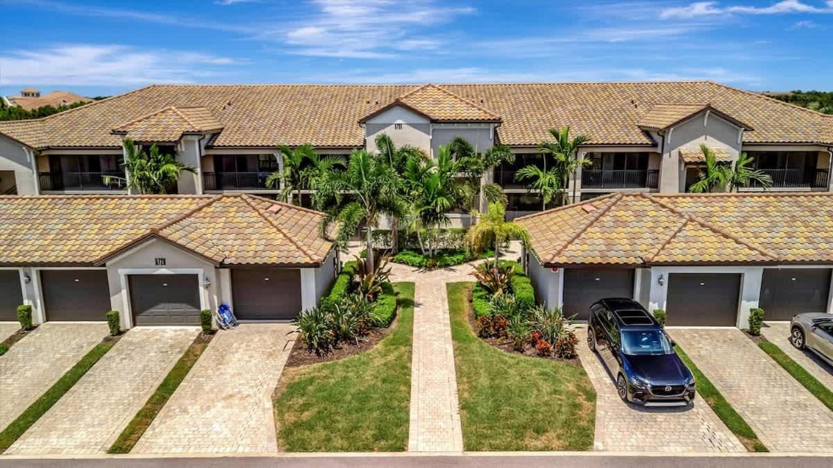 Golf Course Townhome Resort Amenities 2B Luxury