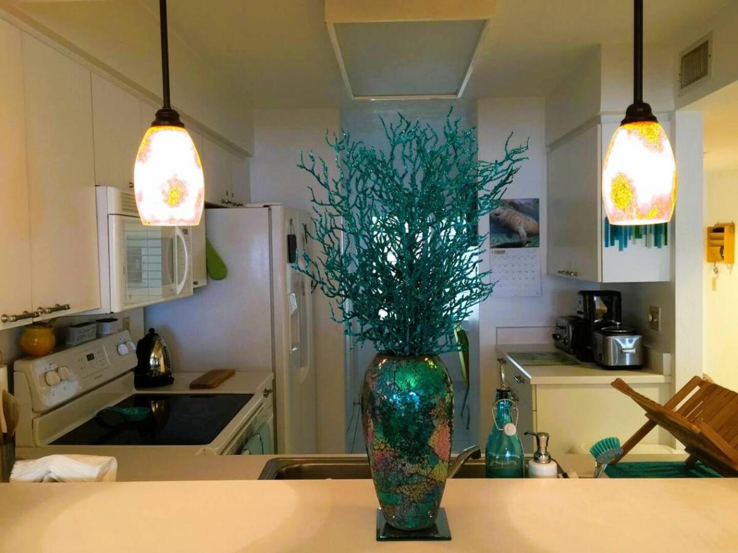 Serene 2BR Oceanfront Condo with Balcony, Florida