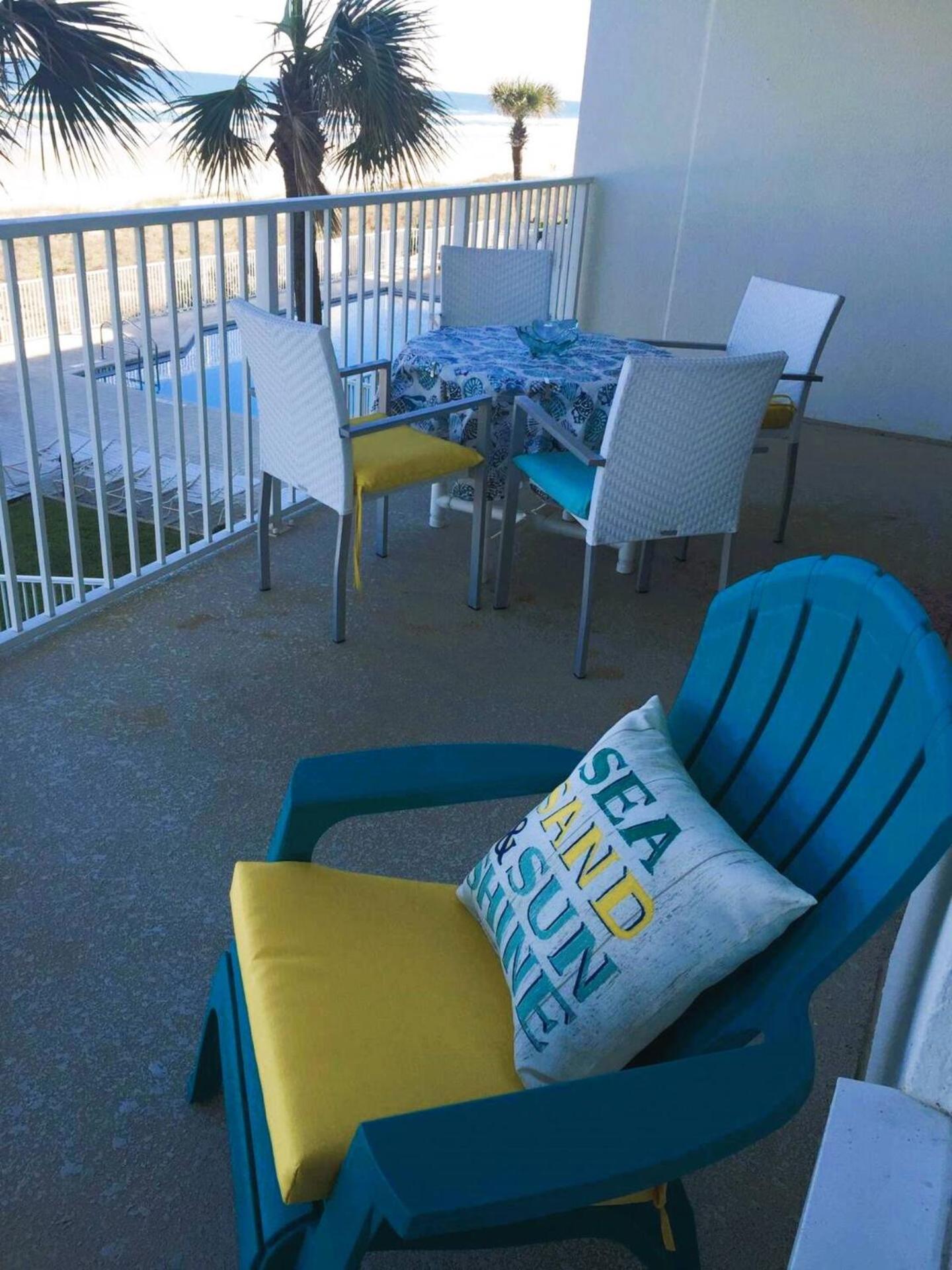 Serene 2BR Oceanfront Condo with Balcony, Florida