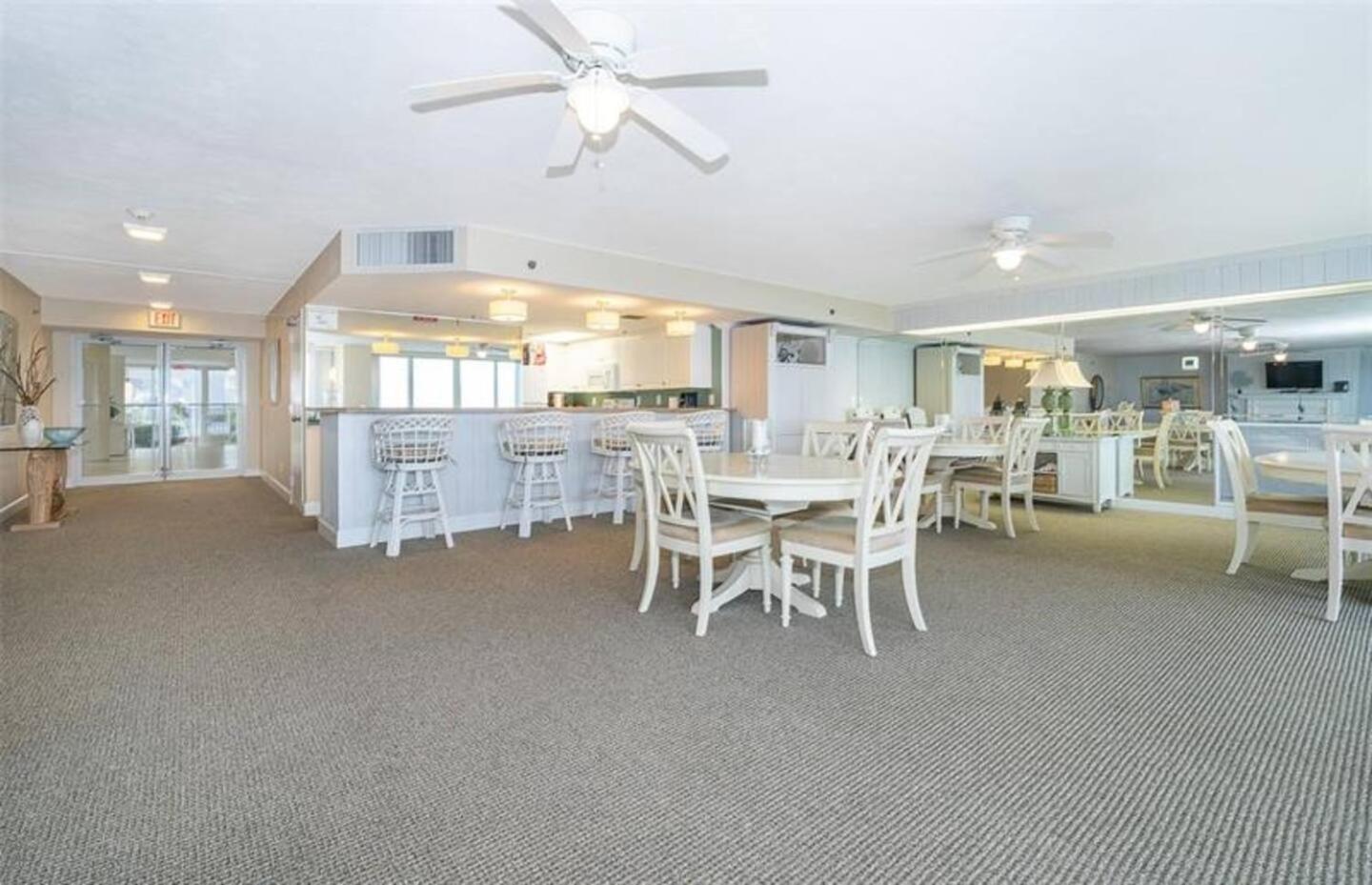 Serene 2BR Oceanfront Condo with Balcony, Florida