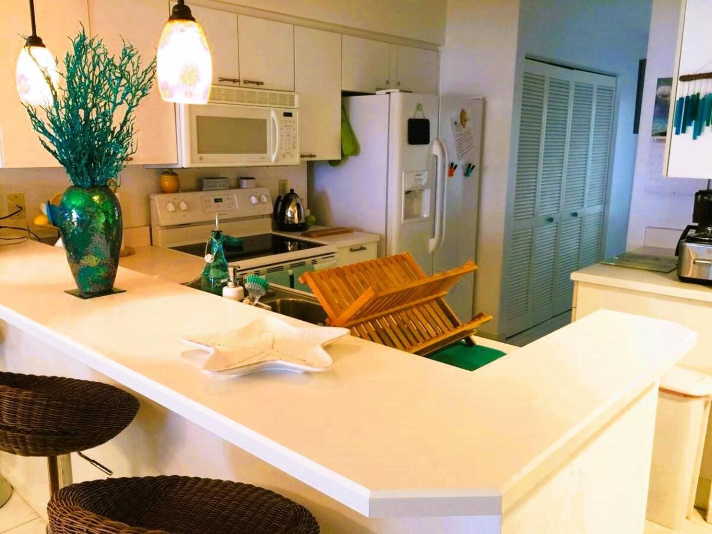Serene 2BR Oceanfront Condo with Balcony, Florida