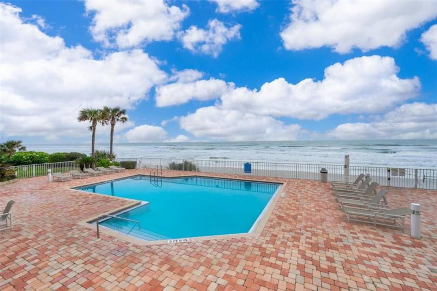 Serene 2BR Oceanfront Condo with Balcony, Florida