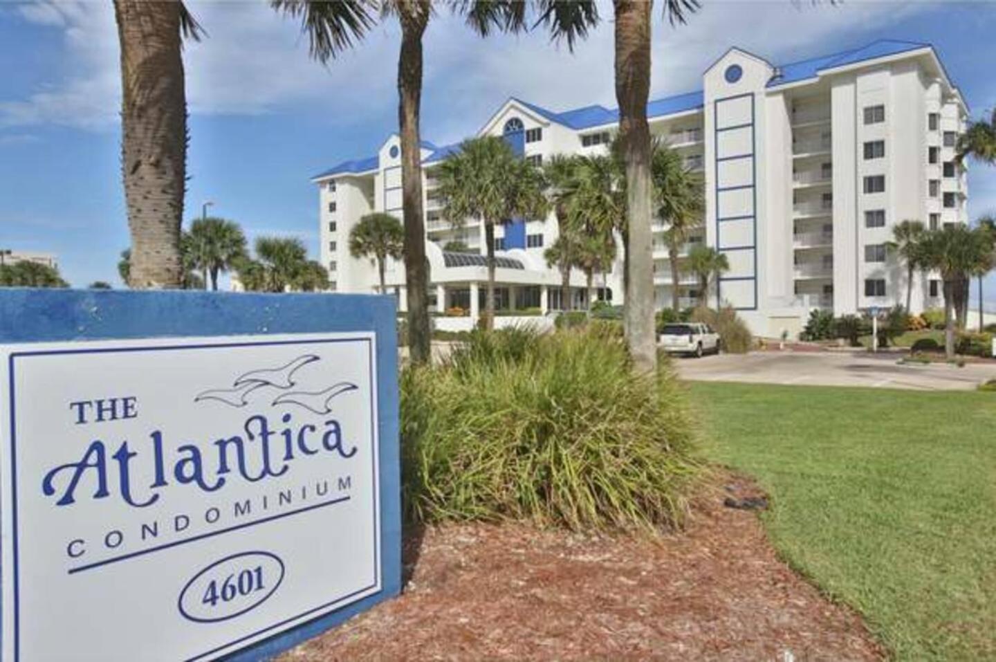 Serene 2BR Oceanfront Condo with Balcony, Florida