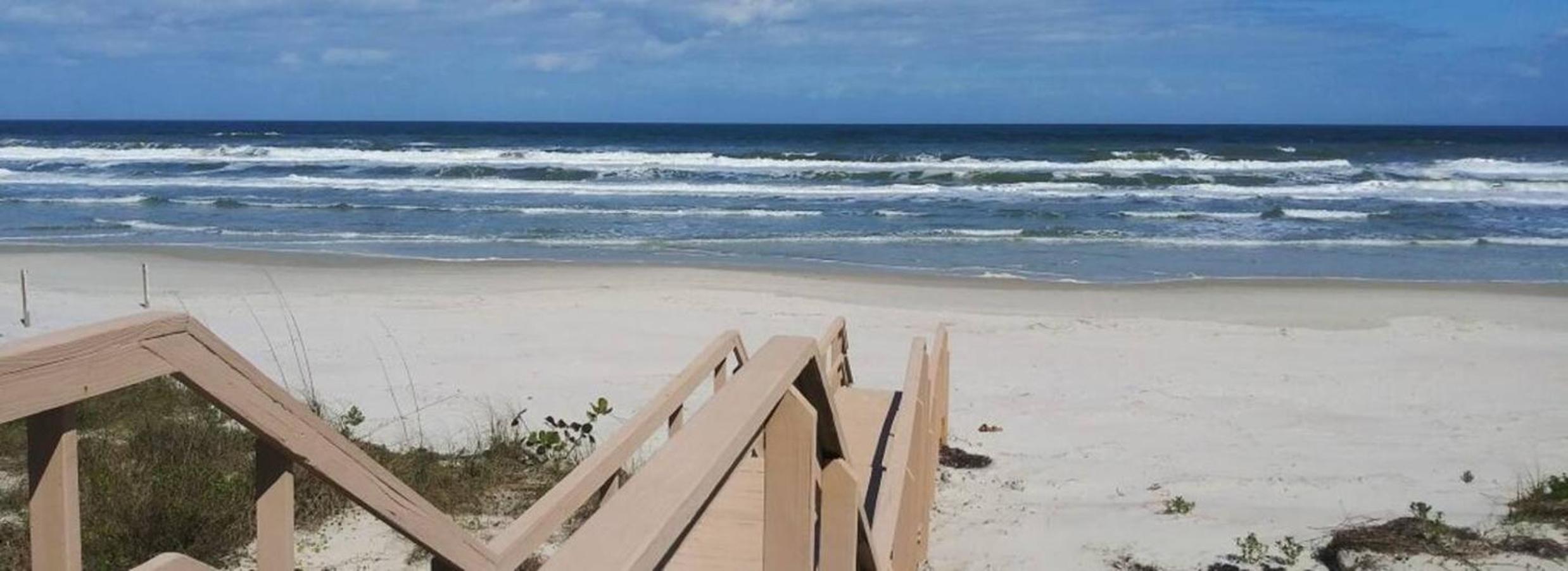 Serene 2BR Oceanfront Condo with Balcony, Florida