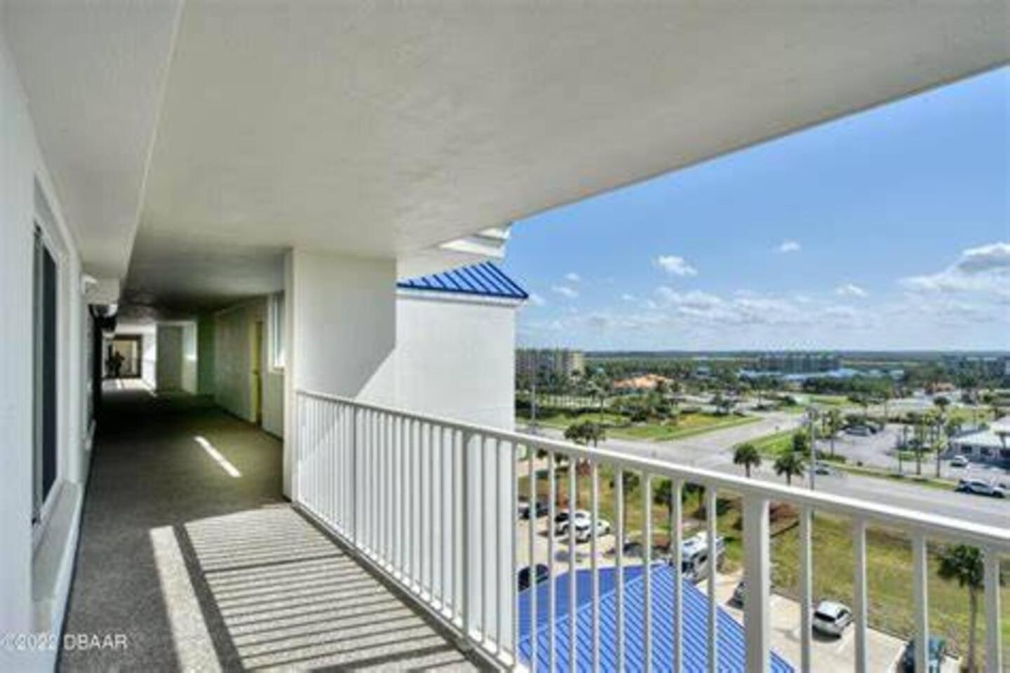 Serene 2BR Oceanfront Condo with Balcony, Florida