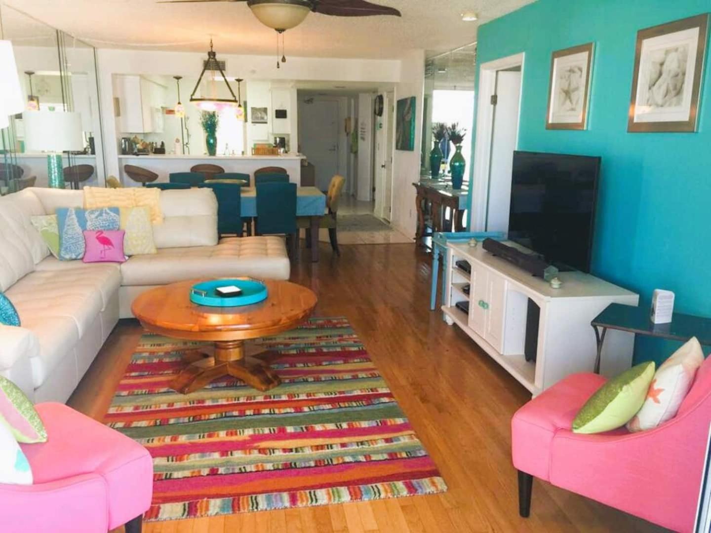 Serene 2BR Oceanfront Condo with Balcony, Florida