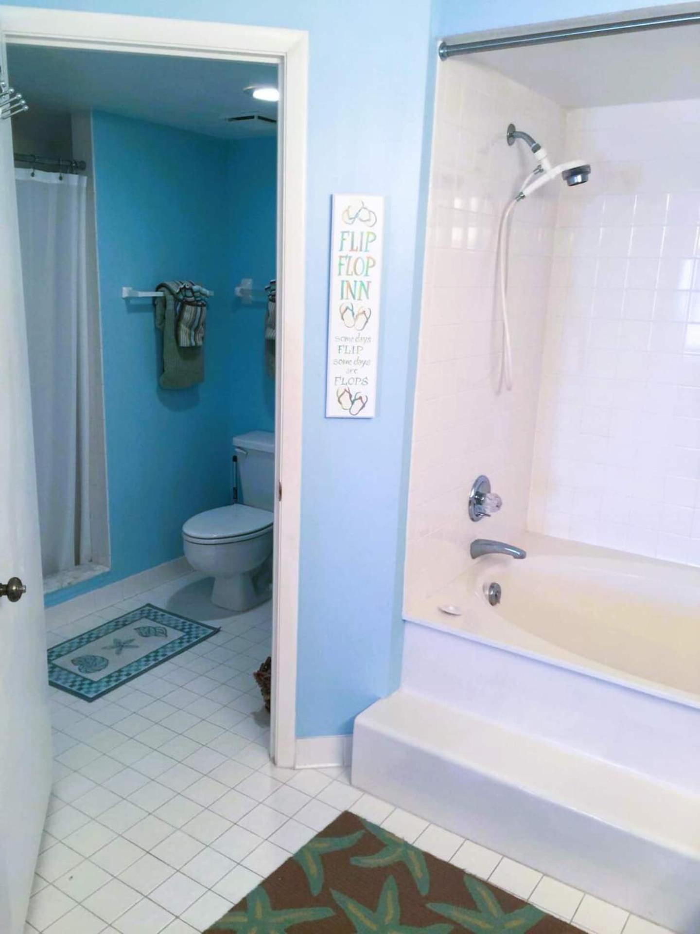 Serene 2BR Oceanfront Condo with Balcony, Florida