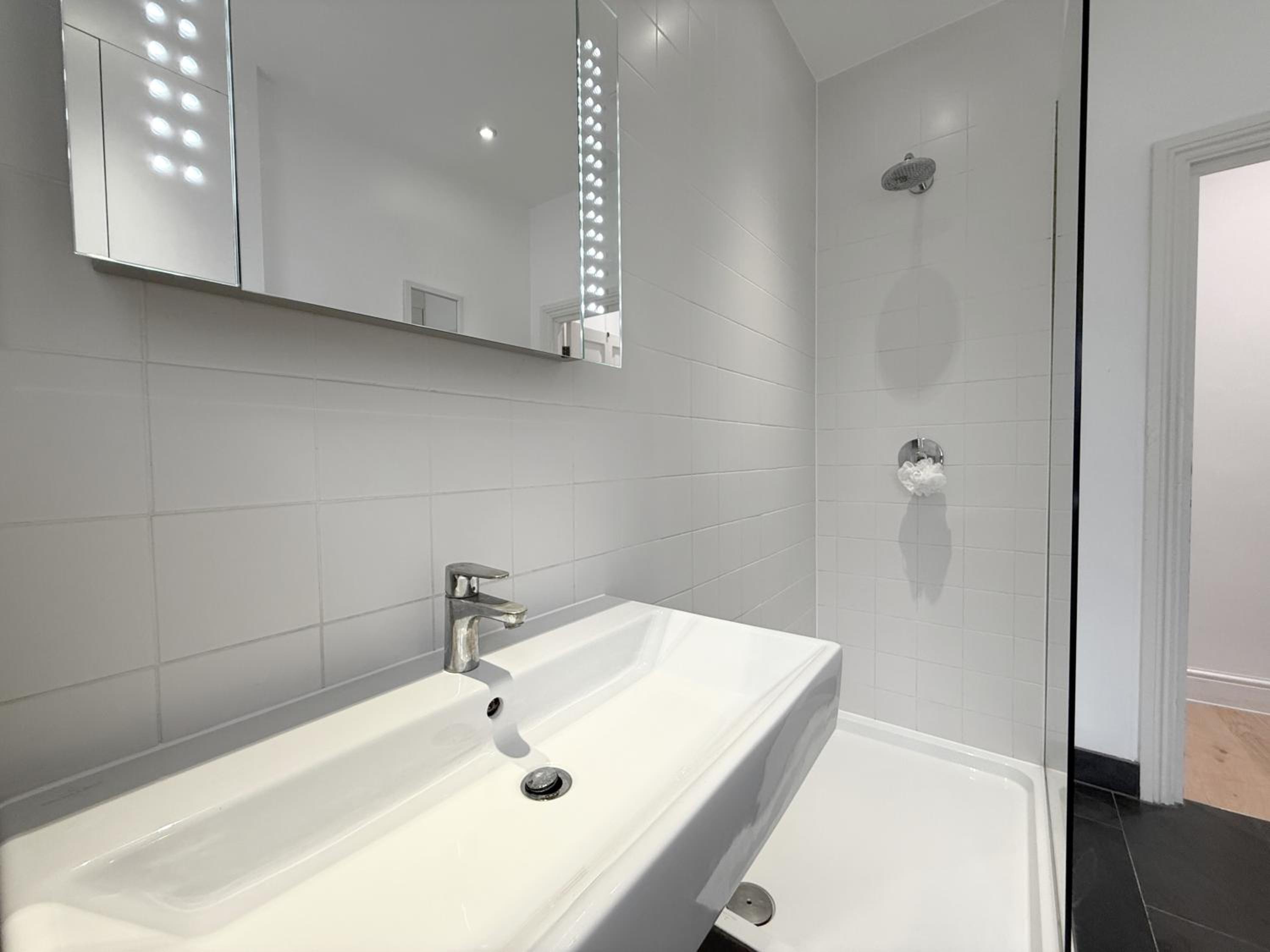 Posh Soho Studio Large Windows by Oxford St, Mayfair W1