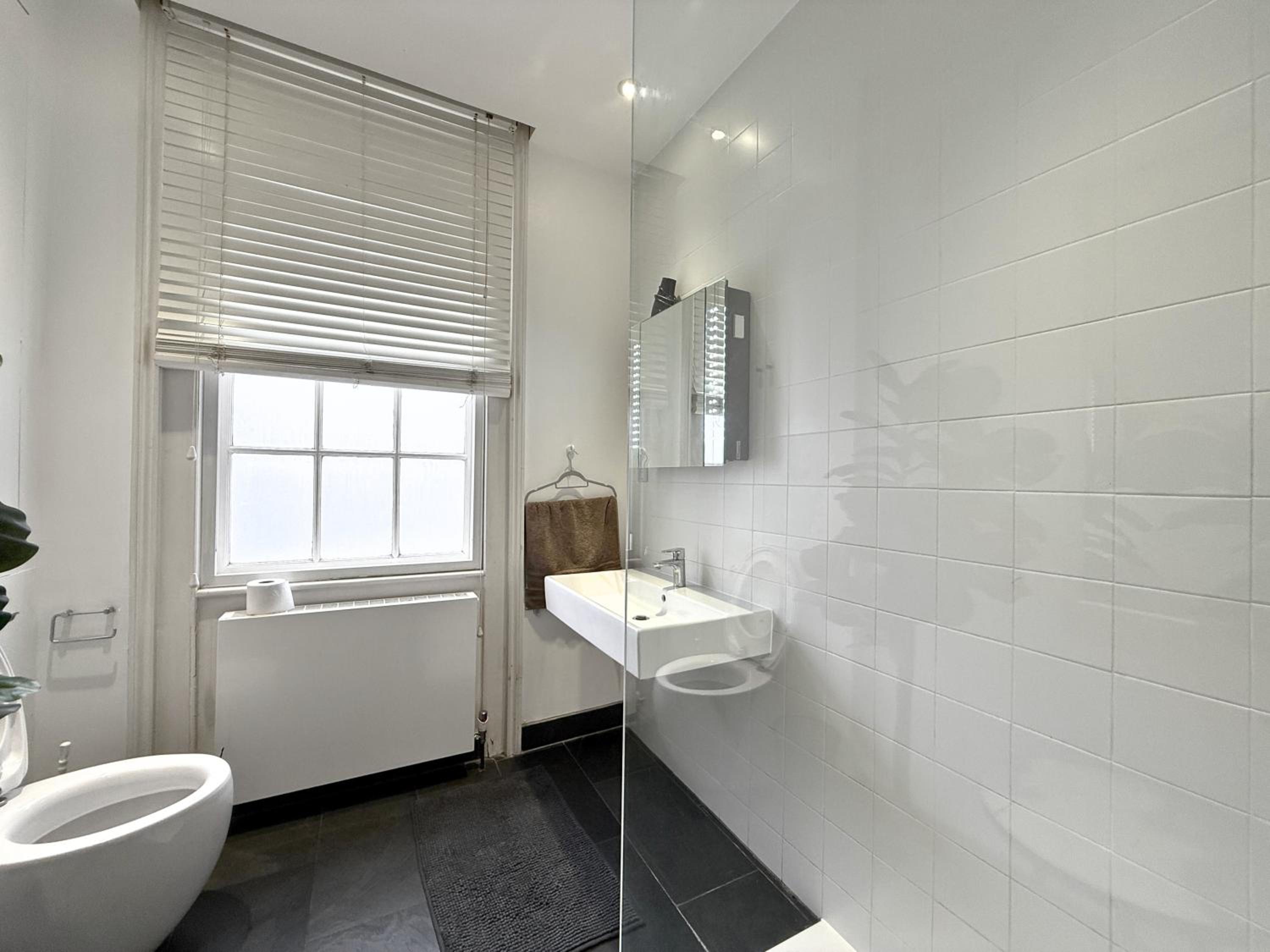 Posh Soho Studio Large Windows by Oxford St, Mayfair W1