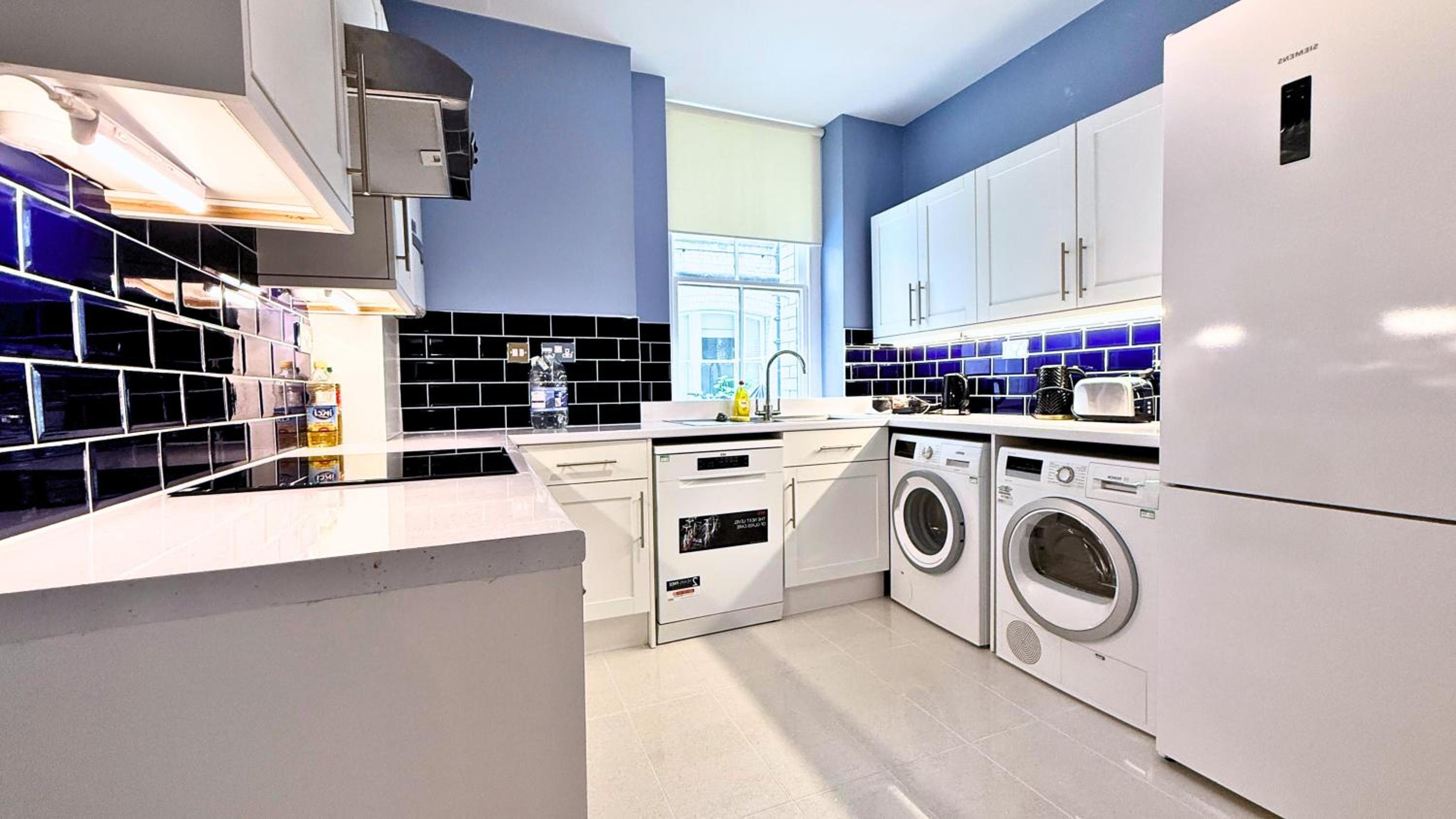 2000ft Huge, 3Bed 3Bath, AC, 5 mins to St James Park, Buckingham Palace