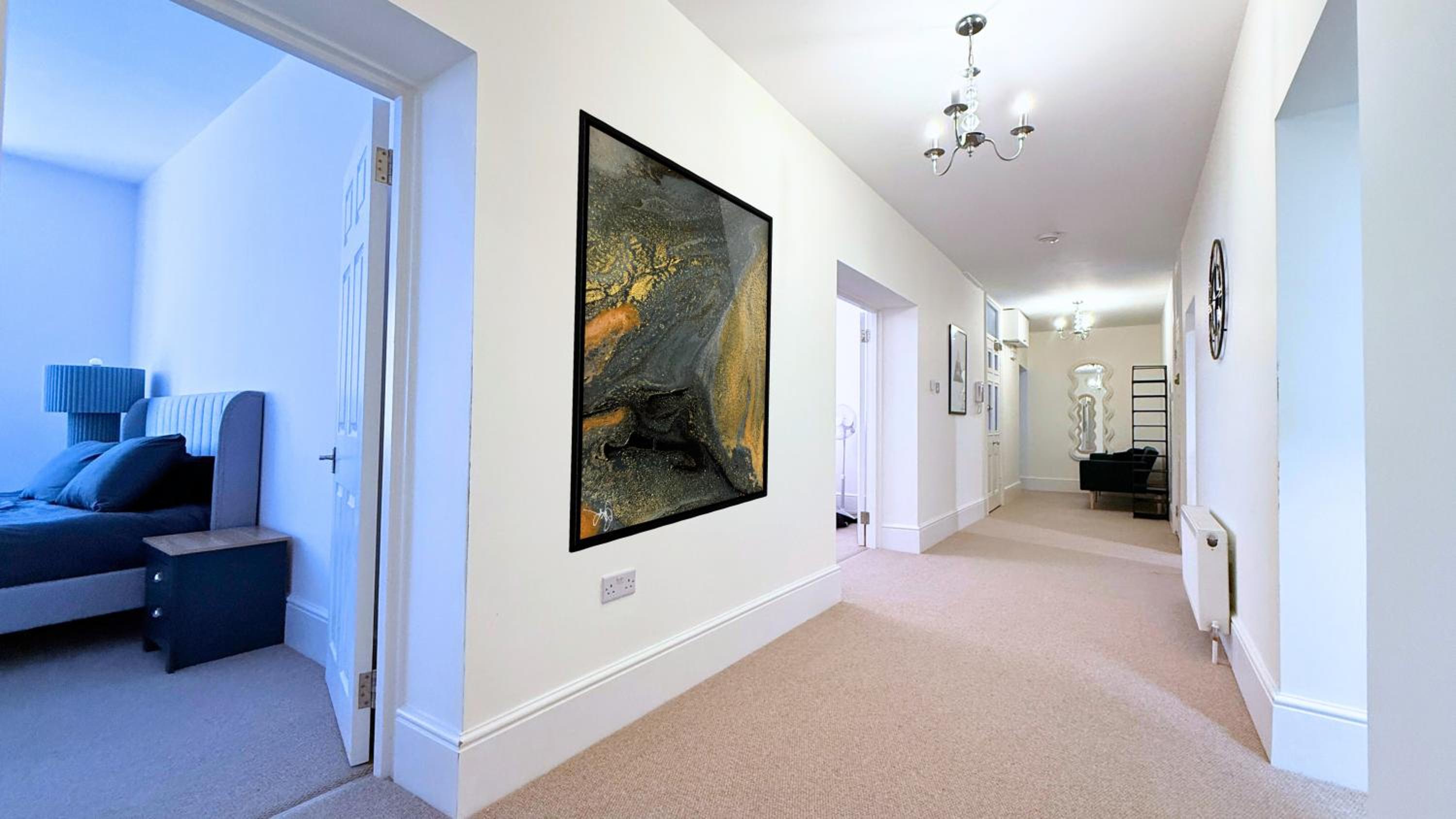 2000ft Huge, 3Bed 3Bath, AC, 5 mins to St James Park, Buckingham Palace