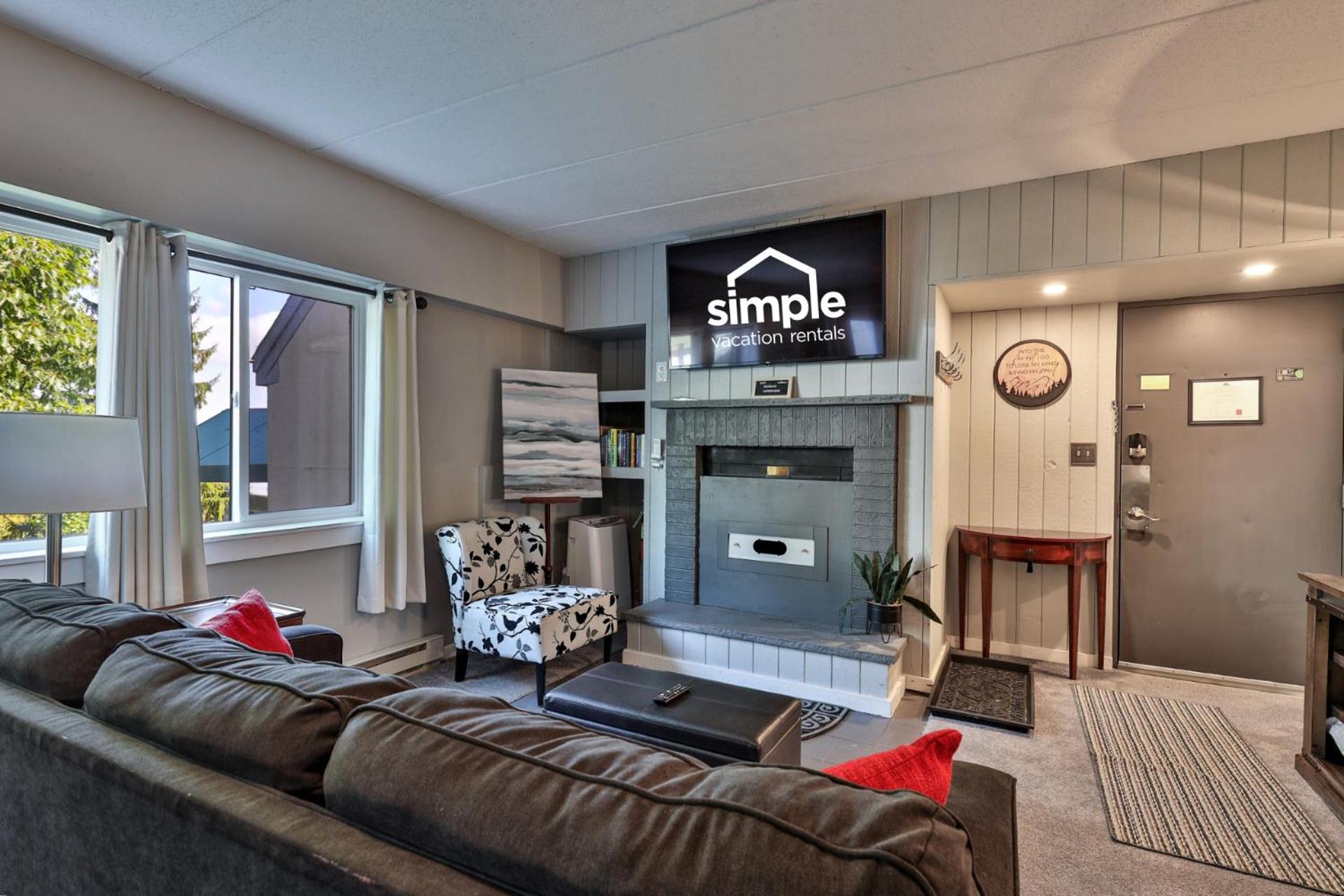 The Snowshed Steps at Mt Green - Walk-to-Lifts Ski Condo with Pools, AC, Fireplace & Shuttle!