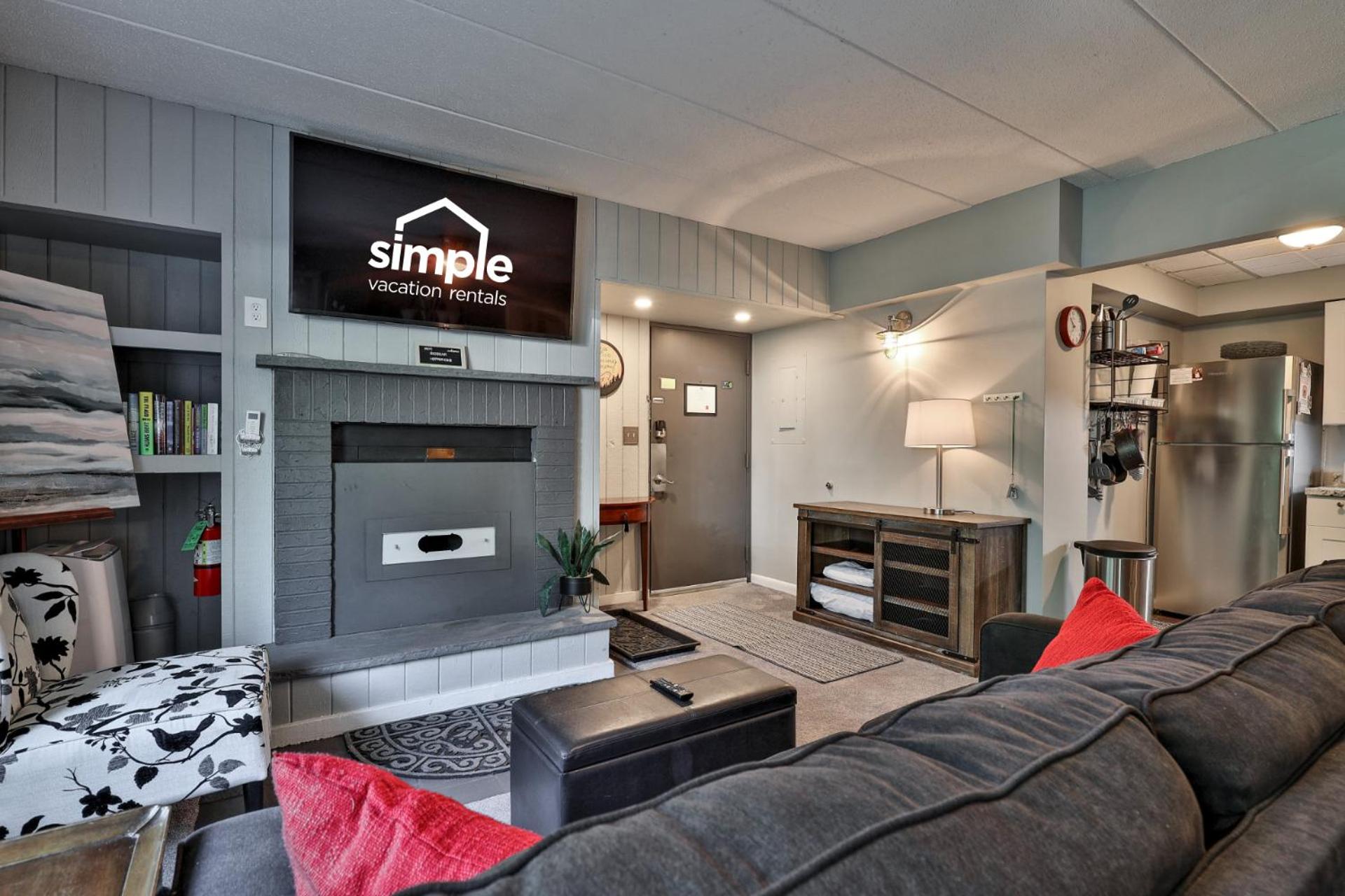 The Snowshed Steps at Mt Green - Walk-to-Lifts Ski Condo with Pools, AC, Fireplace & Shuttle!