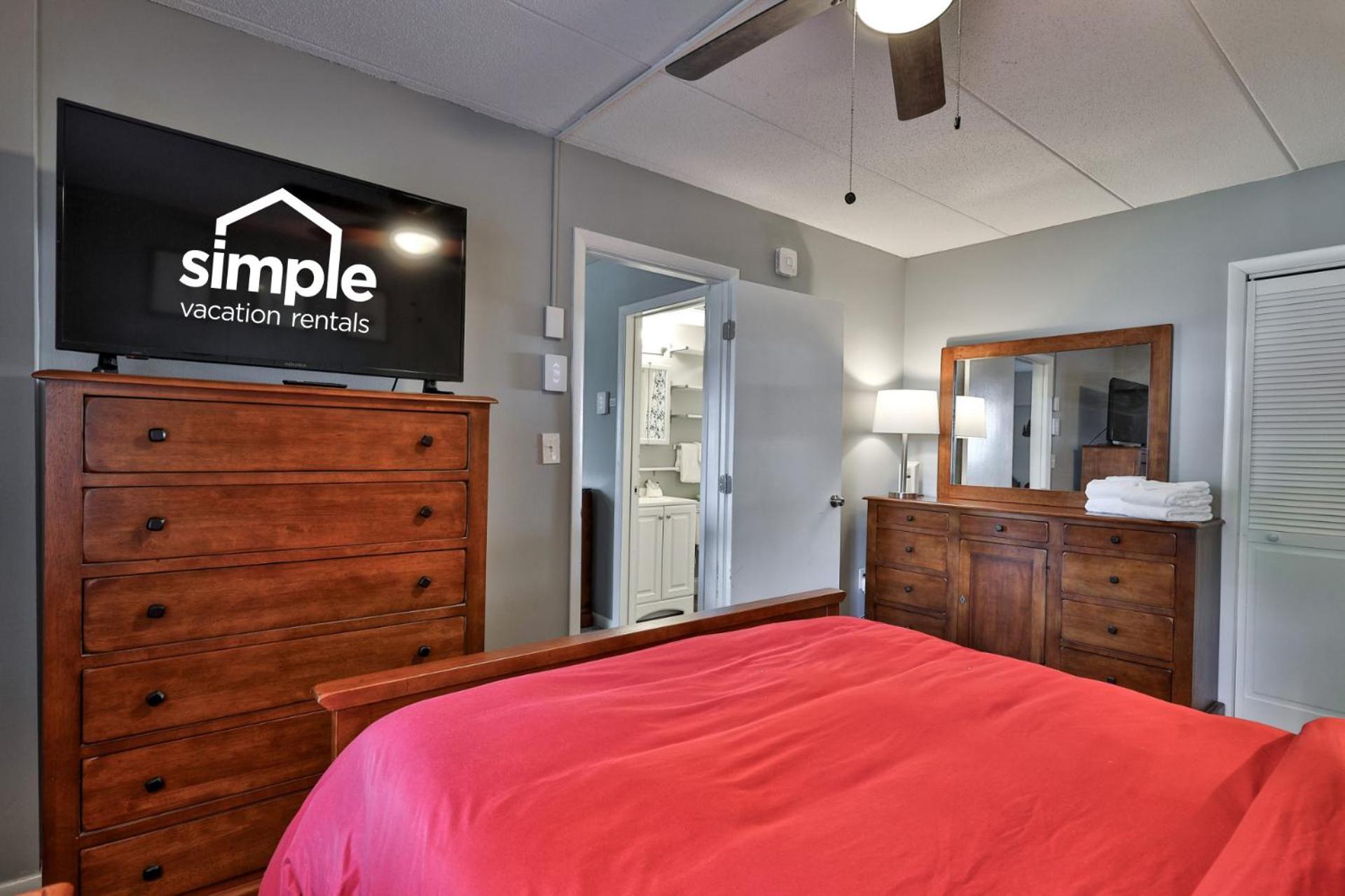 The Snowshed Steps at Mt Green - Walk-to-Lifts Ski Condo with Pools, AC, Fireplace & Shuttle!