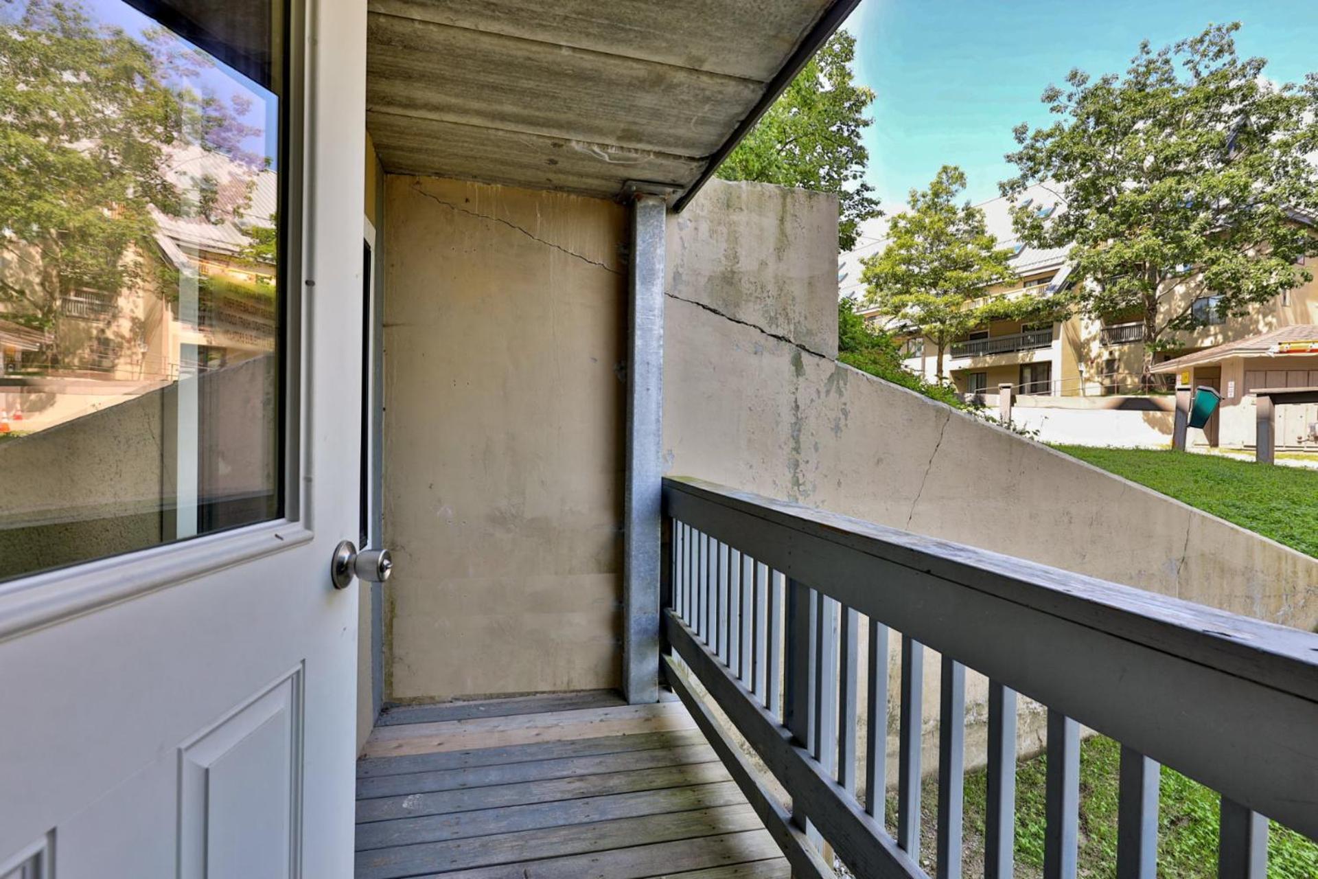 The Snowshed Steps at Mt Green - Walk-to-Lifts Ski Condo with Pools, AC, Fireplace & Shuttle!