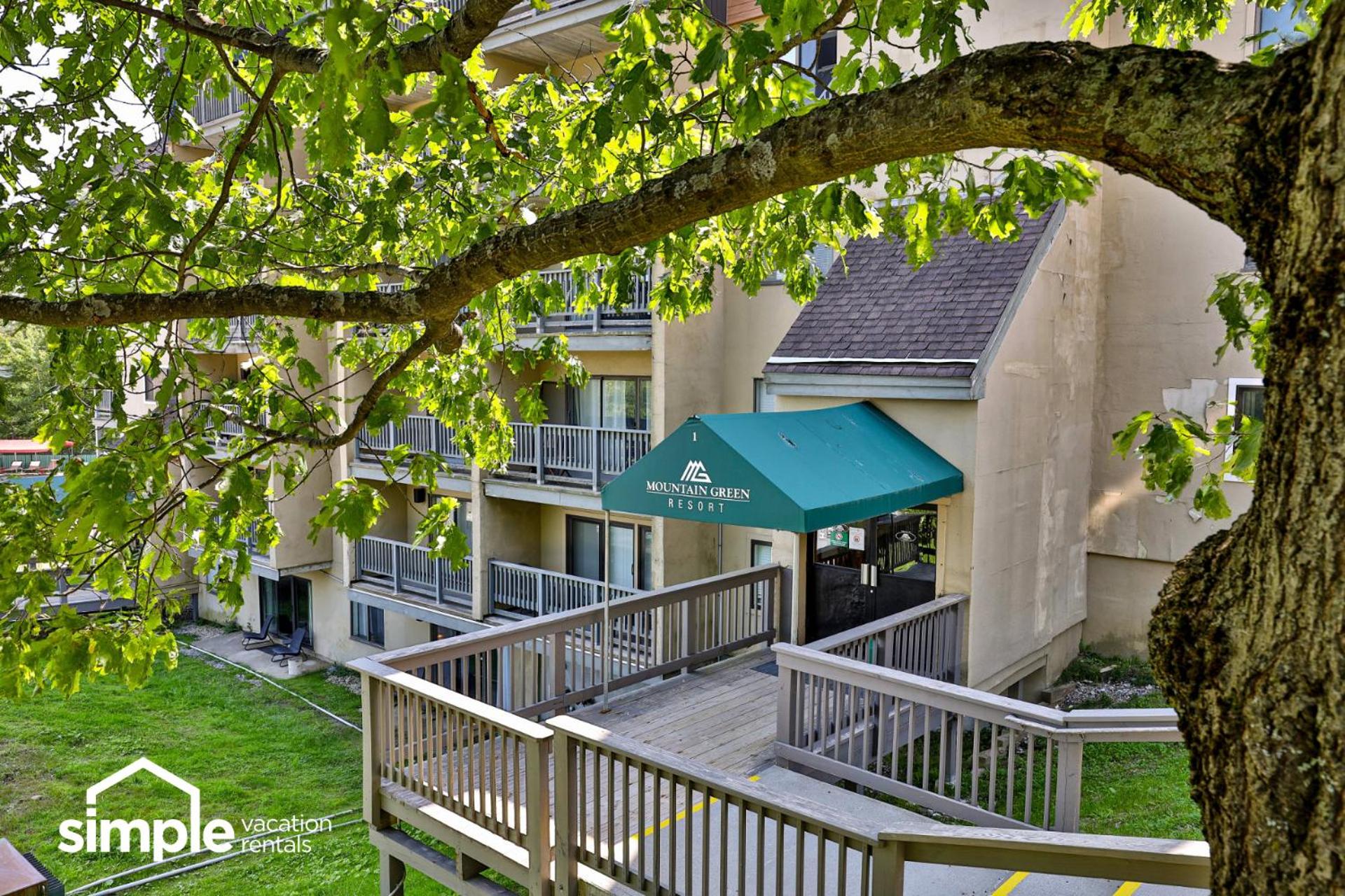 The Snowshed Steps at Mt Green - Walk-to-Lifts Ski Condo with Pools, AC, Fireplace & Shuttle!