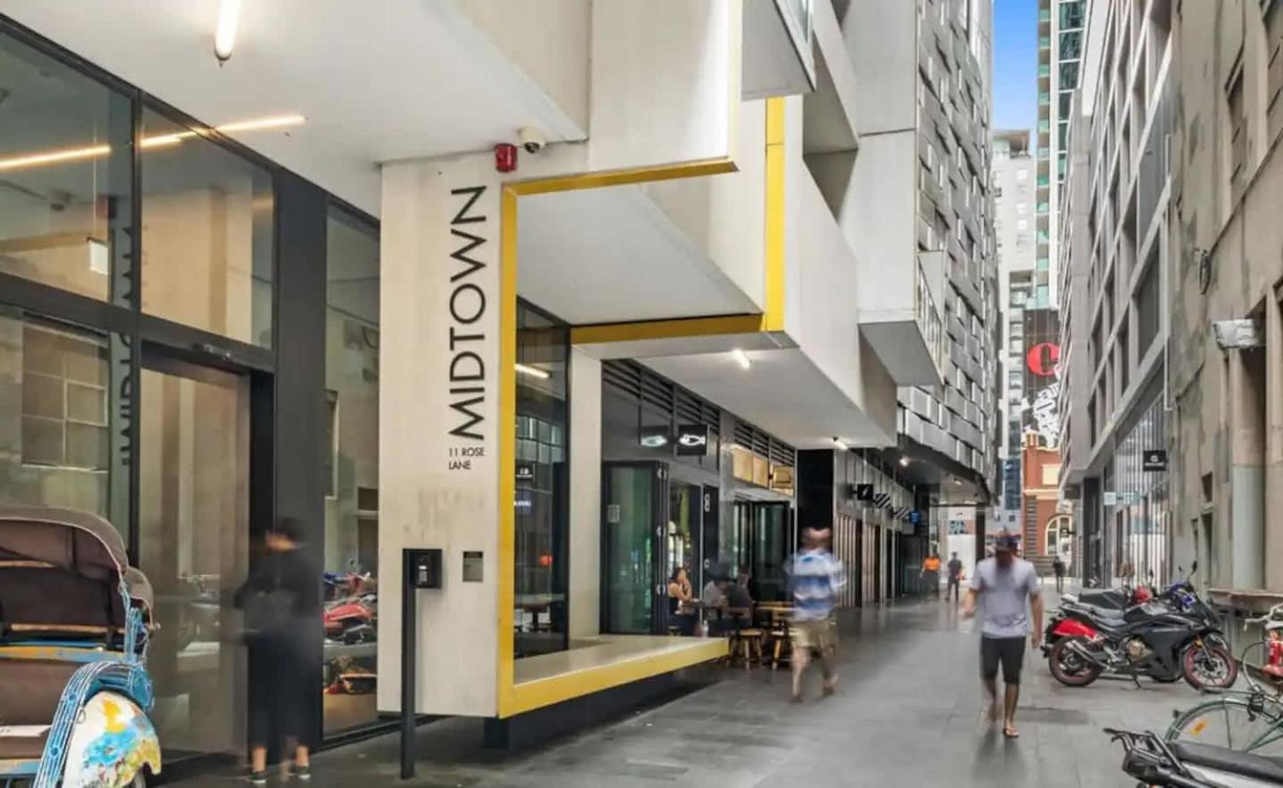 Cozy City View 2BR Apt Near Southern Cross Station