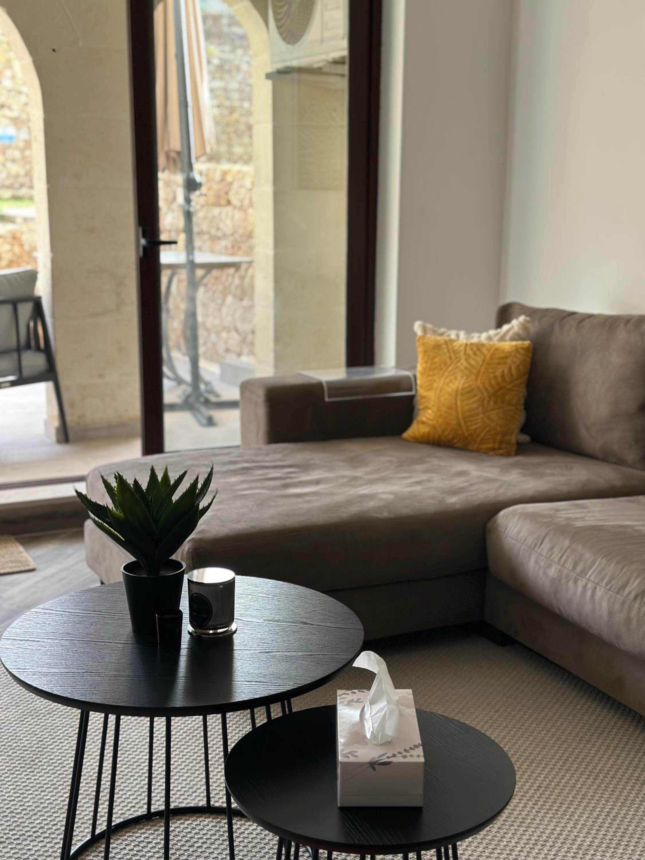 Luxury 3 Bed Apartment with Large Outdoor Pools and Gardens