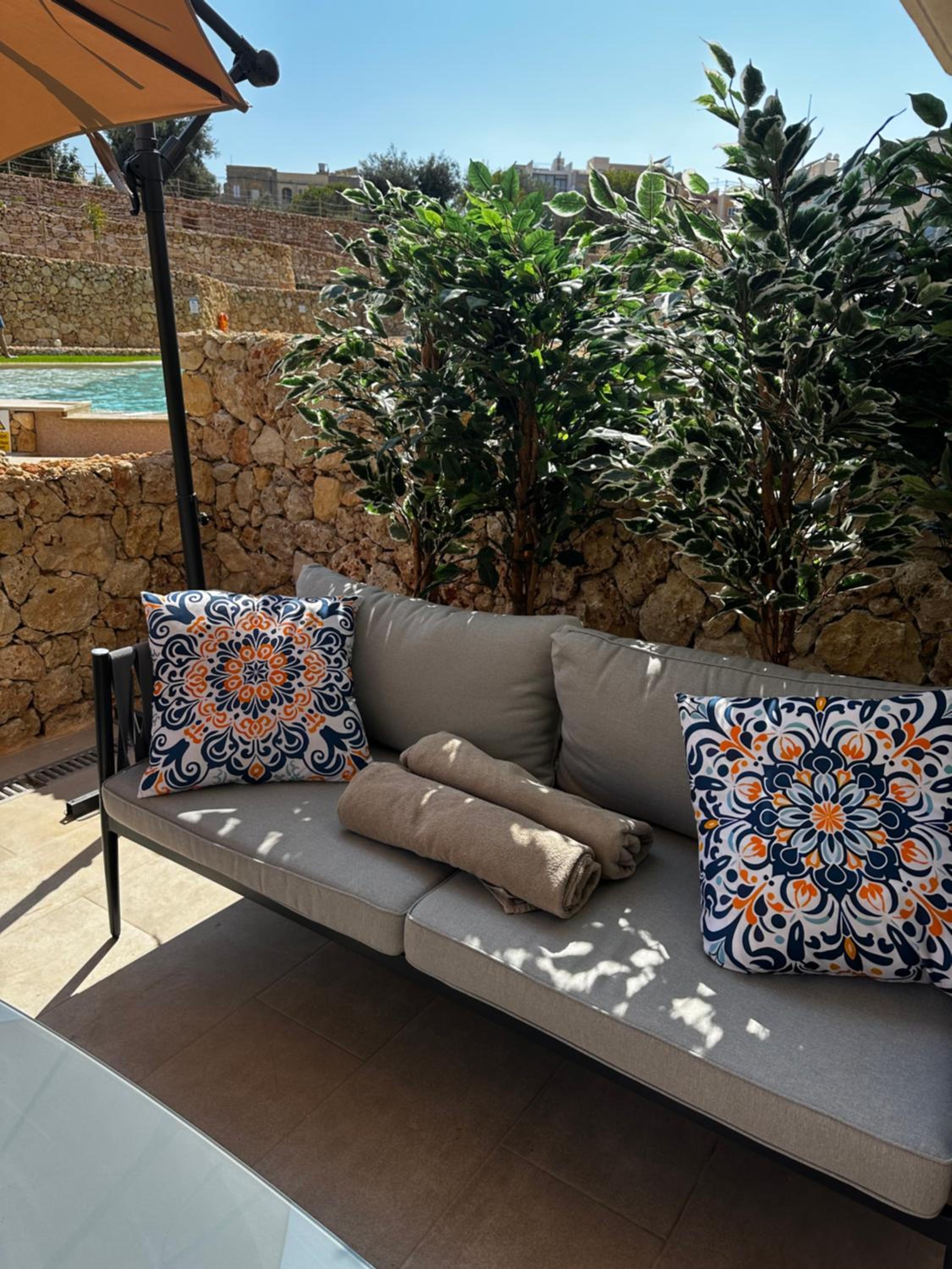 Luxury 3 Bed Apartment with Large Outdoor Pools and Gardens