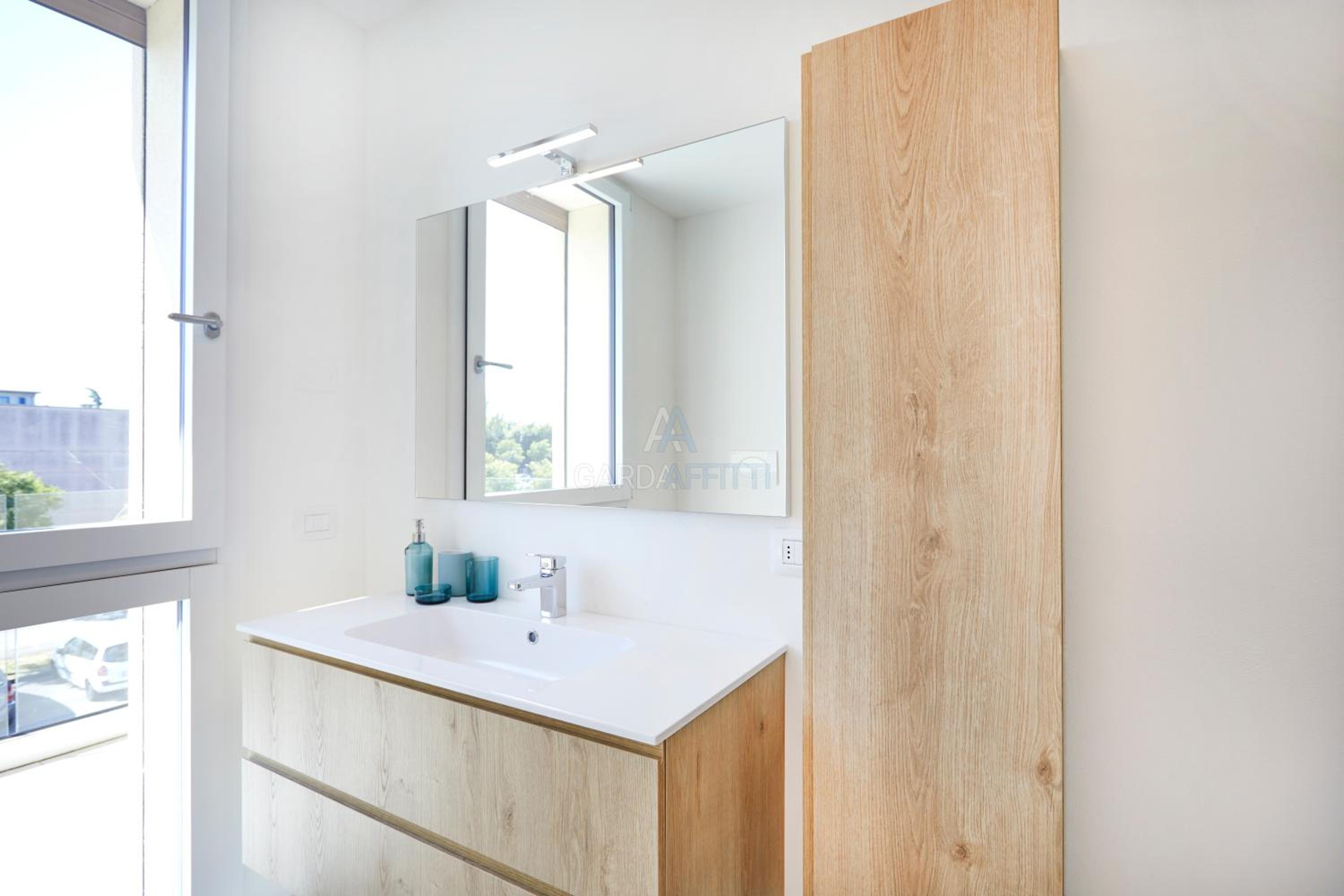 Queen Loft - Attico Moderno con Solarium Privato e Vista Piscina