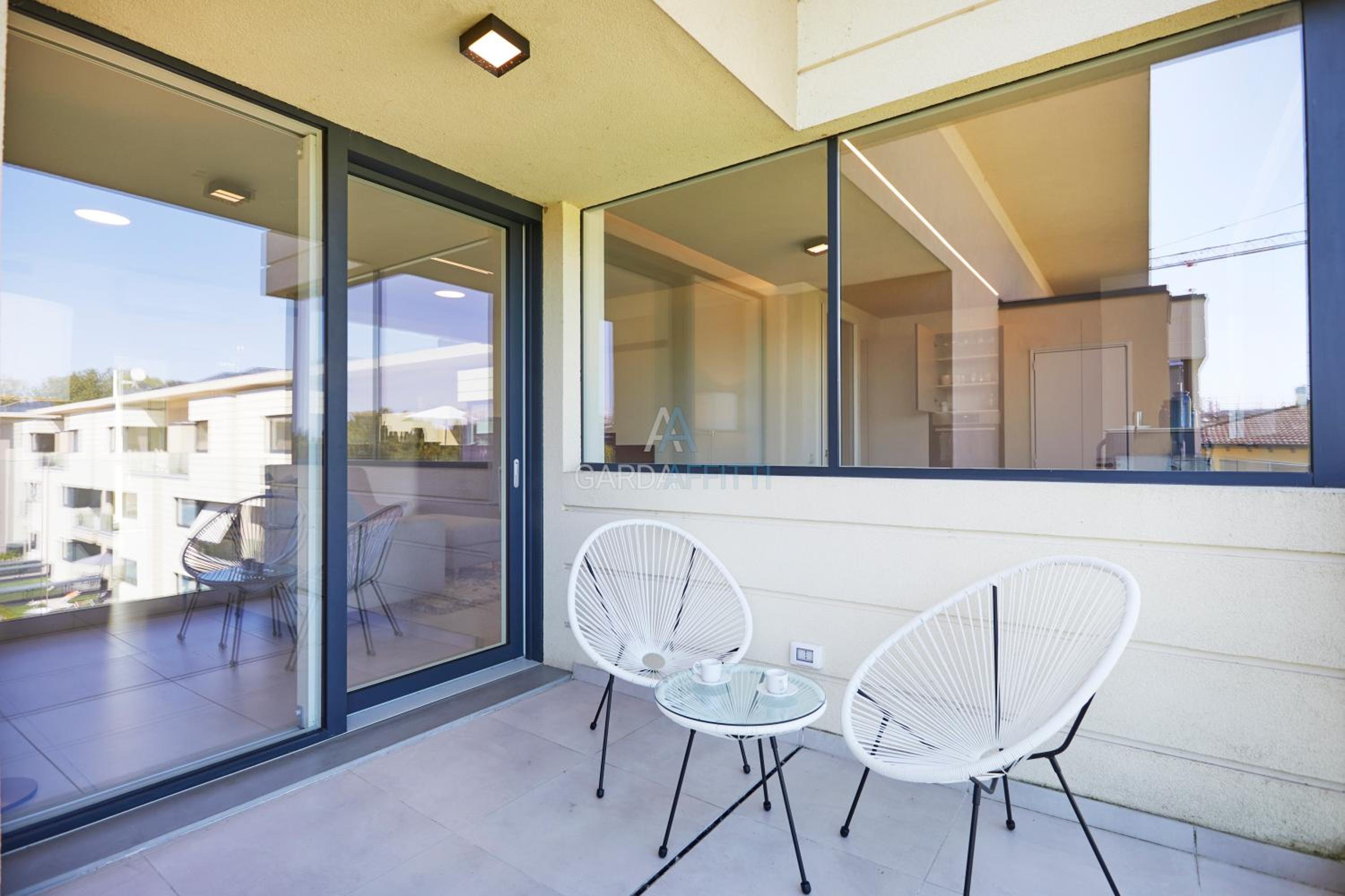 Queen Loft - Attico Moderno con Solarium Privato e Vista Piscina
