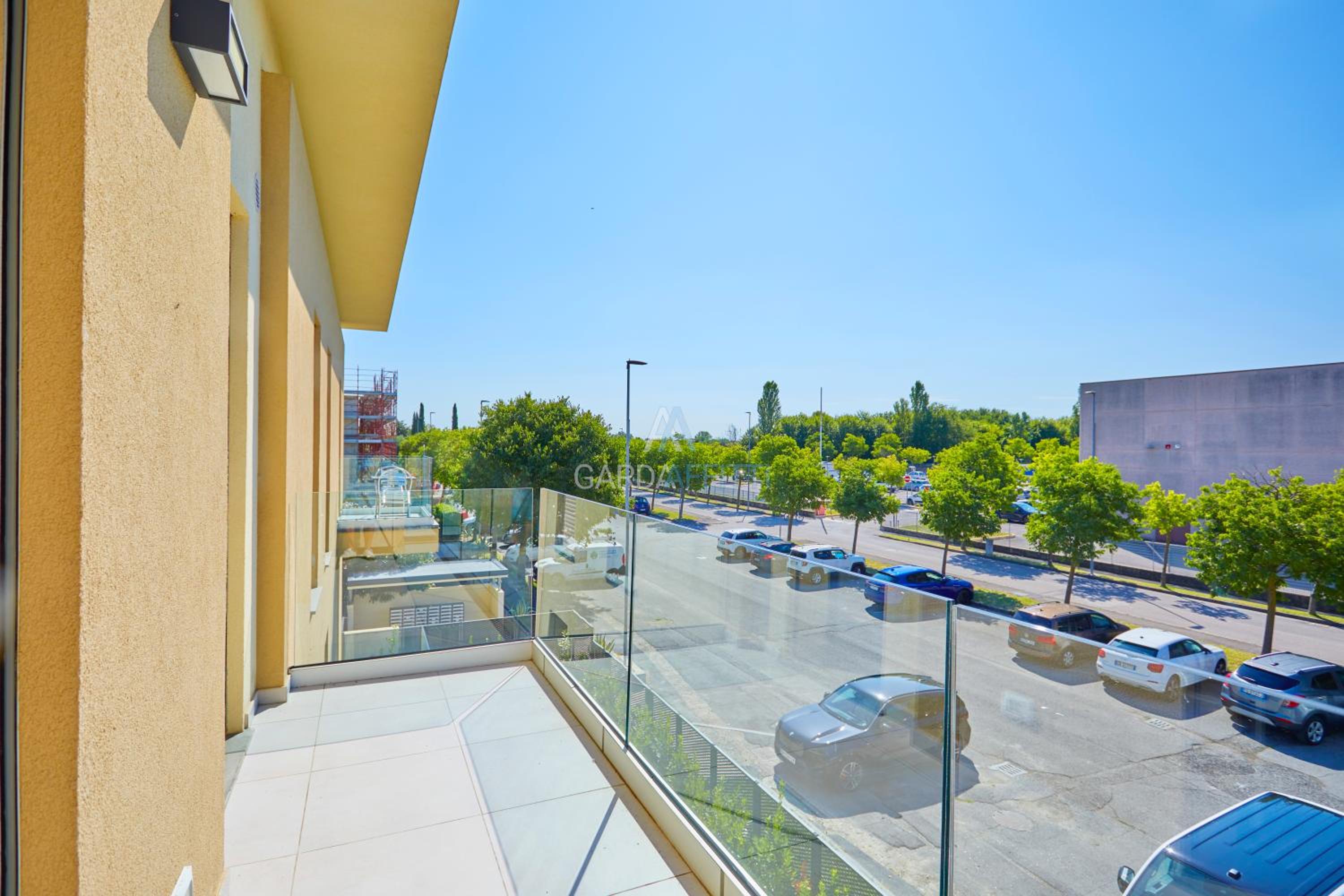 Queen Loft - Attico Moderno con Solarium Privato e Vista Piscina