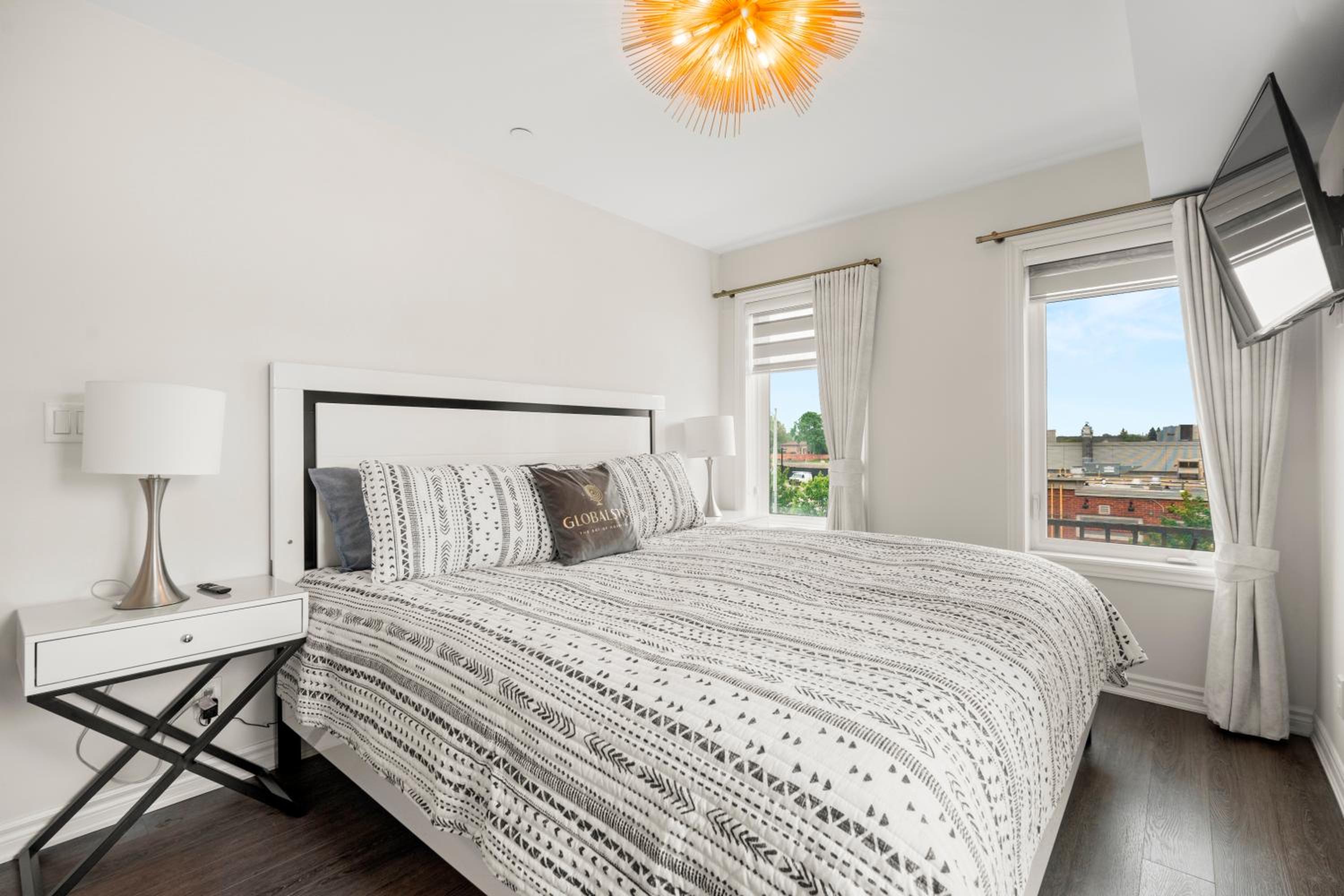 Luxury Etobicoke Townhouse Minutes Away from Waterfront