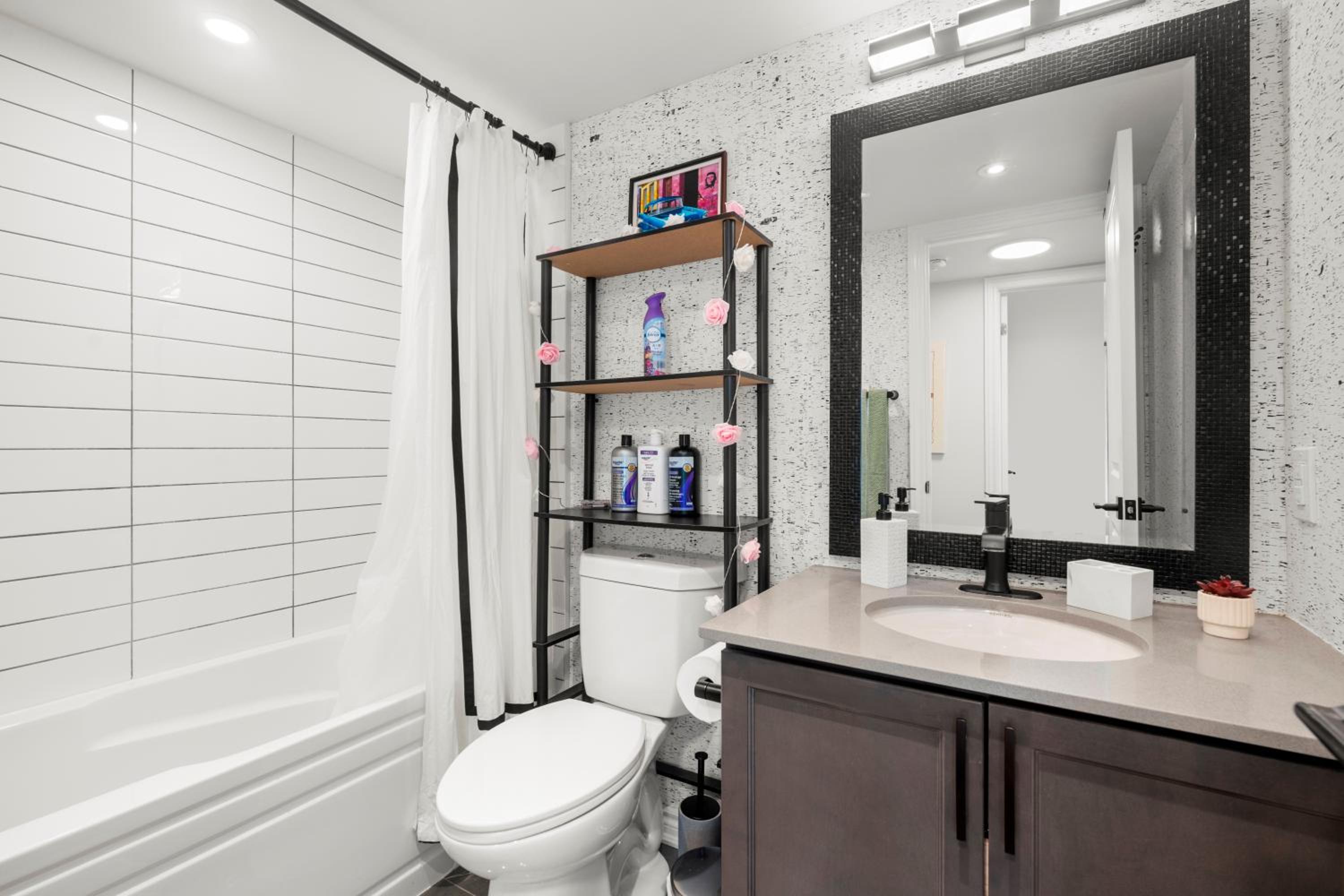 Luxury Etobicoke Townhouse Minutes Away from Waterfront