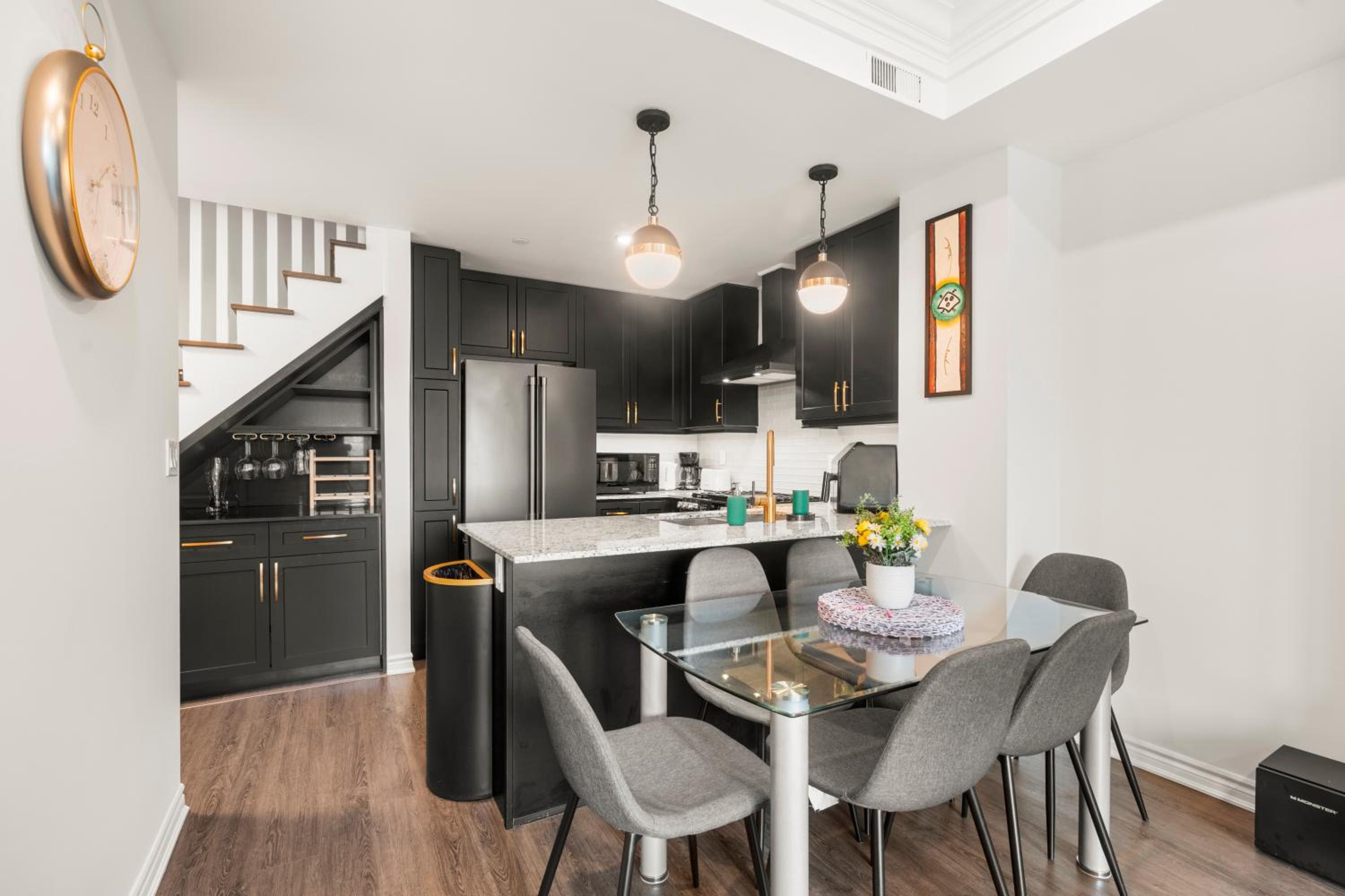 Luxury Etobicoke Townhouse Minutes Away from Waterfront