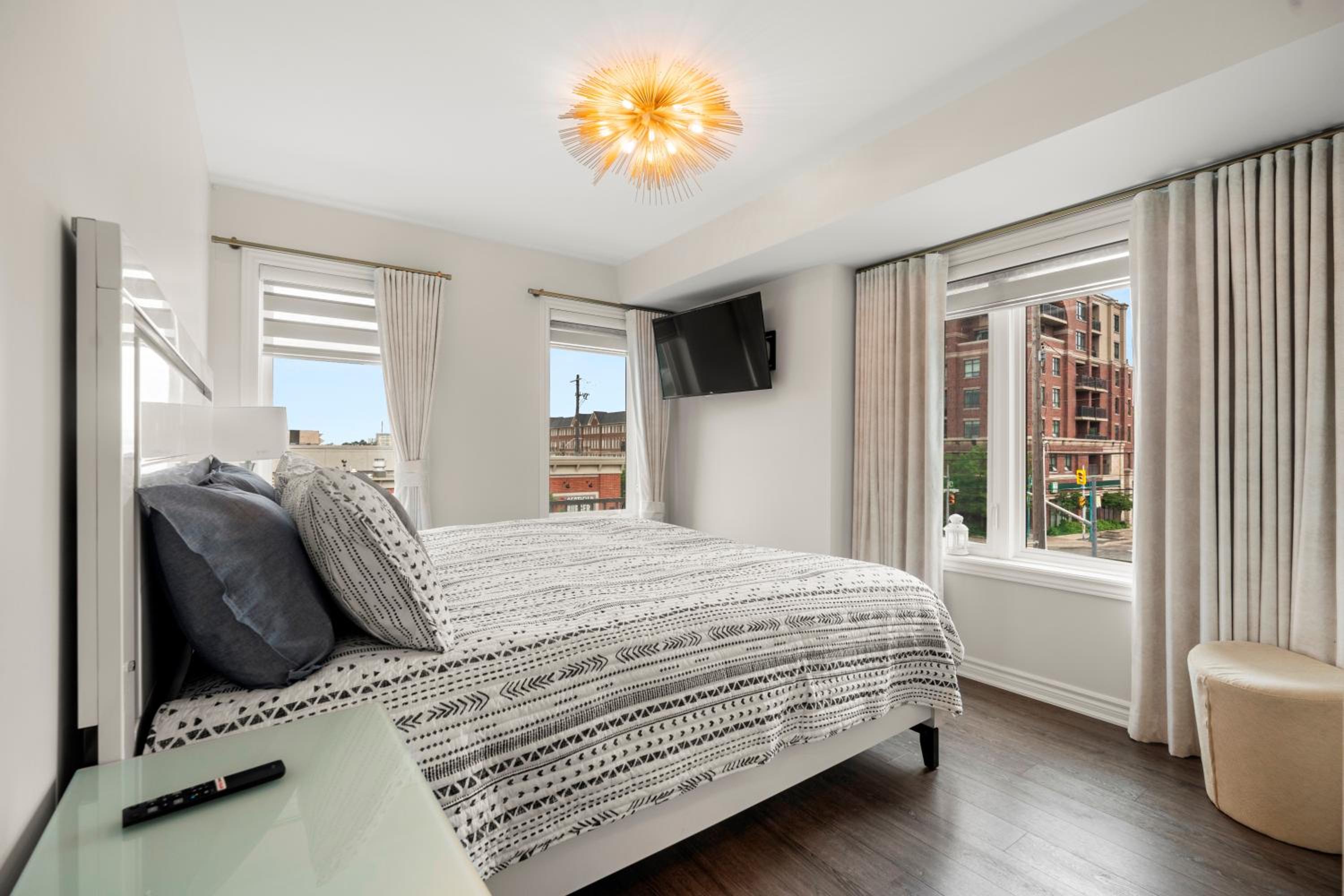 Luxury Etobicoke Townhouse Minutes Away from Waterfront