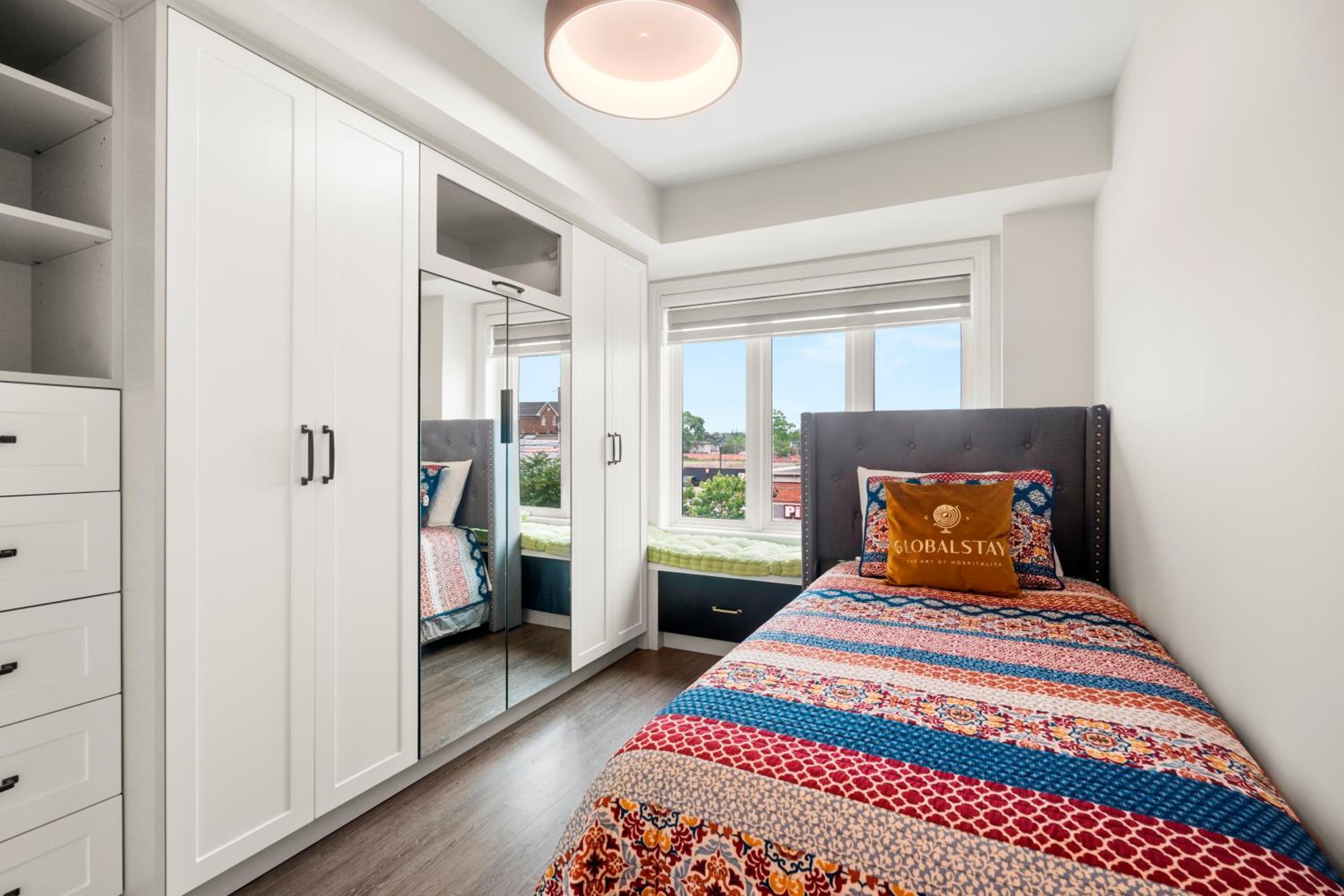 Luxury Etobicoke Townhouse Minutes Away from Waterfront
