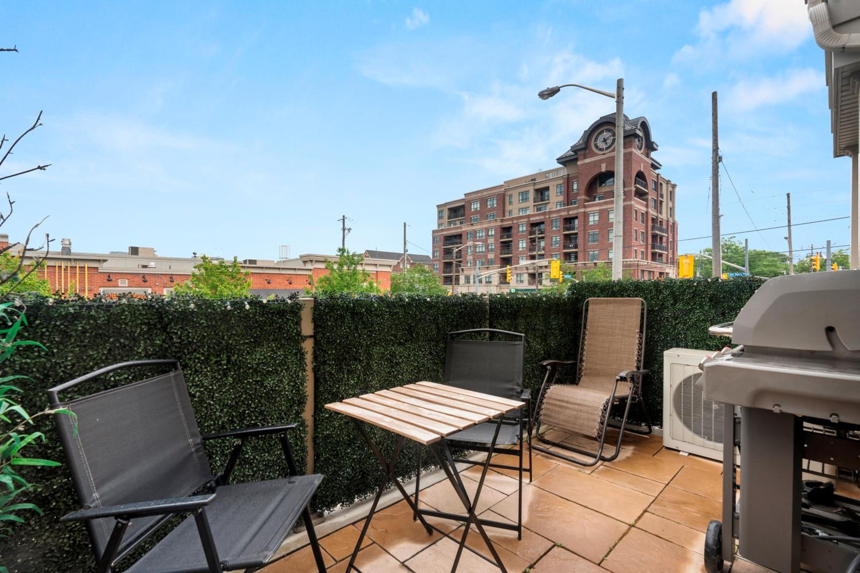 Luxury Etobicoke Townhouse Minutes Away from Waterfront