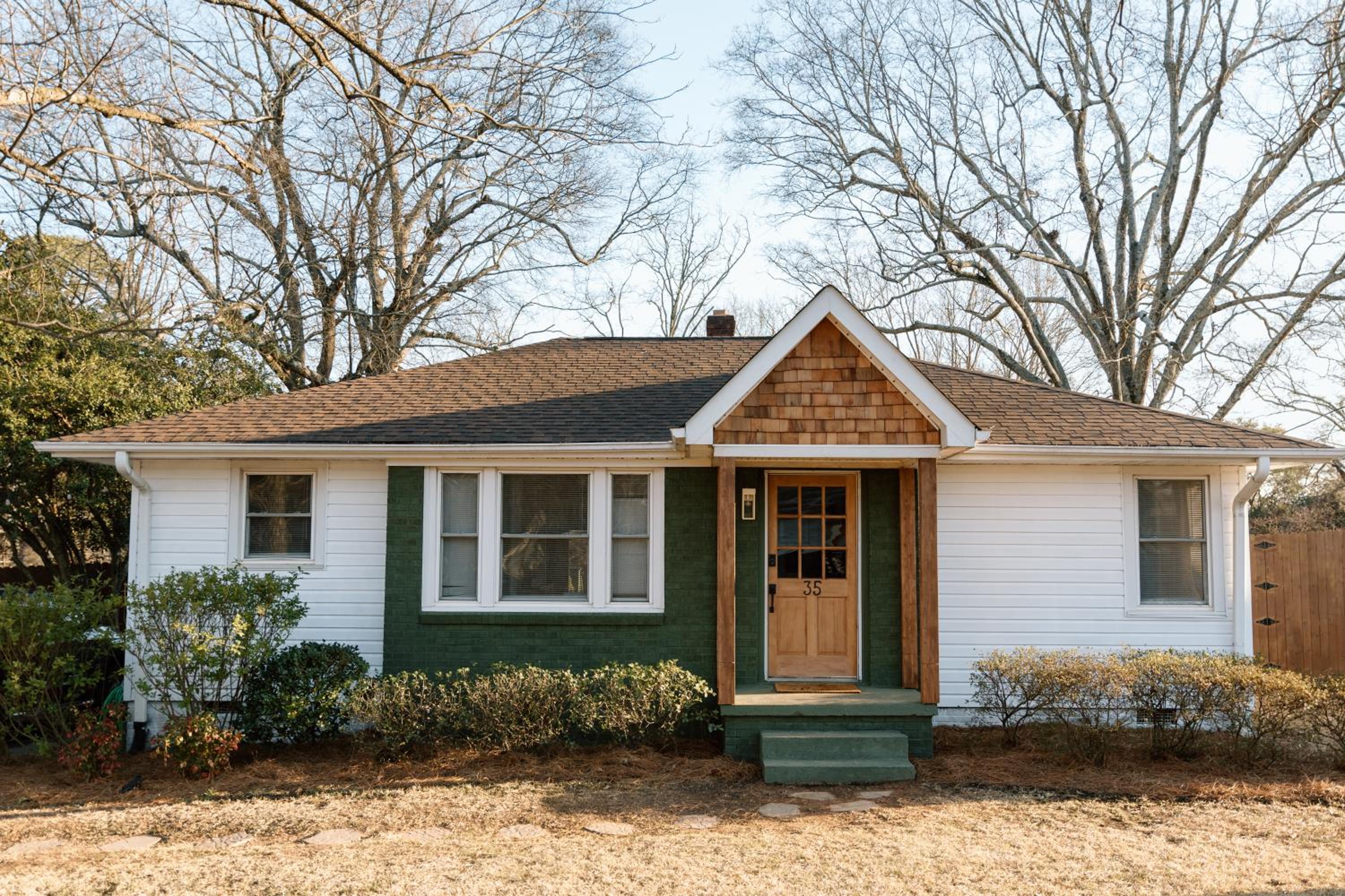 Speakeasy, Hot Tub, Putt Putt, Outdoor Theatre, 8 minutes from Downtown Greenville
