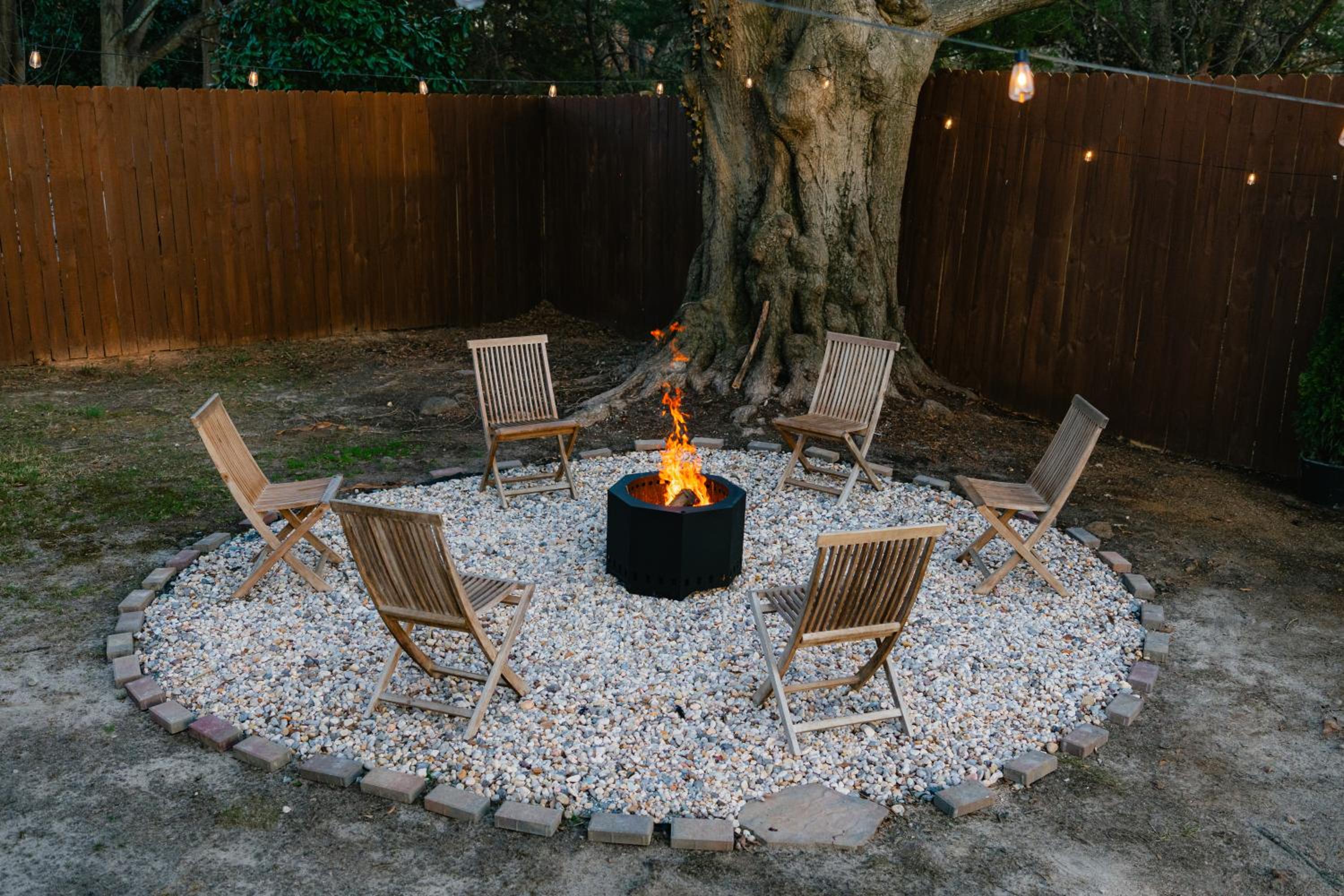Speakeasy, Hot Tub, Putt Putt, Outdoor Theatre, 8 minutes from Downtown Greenville