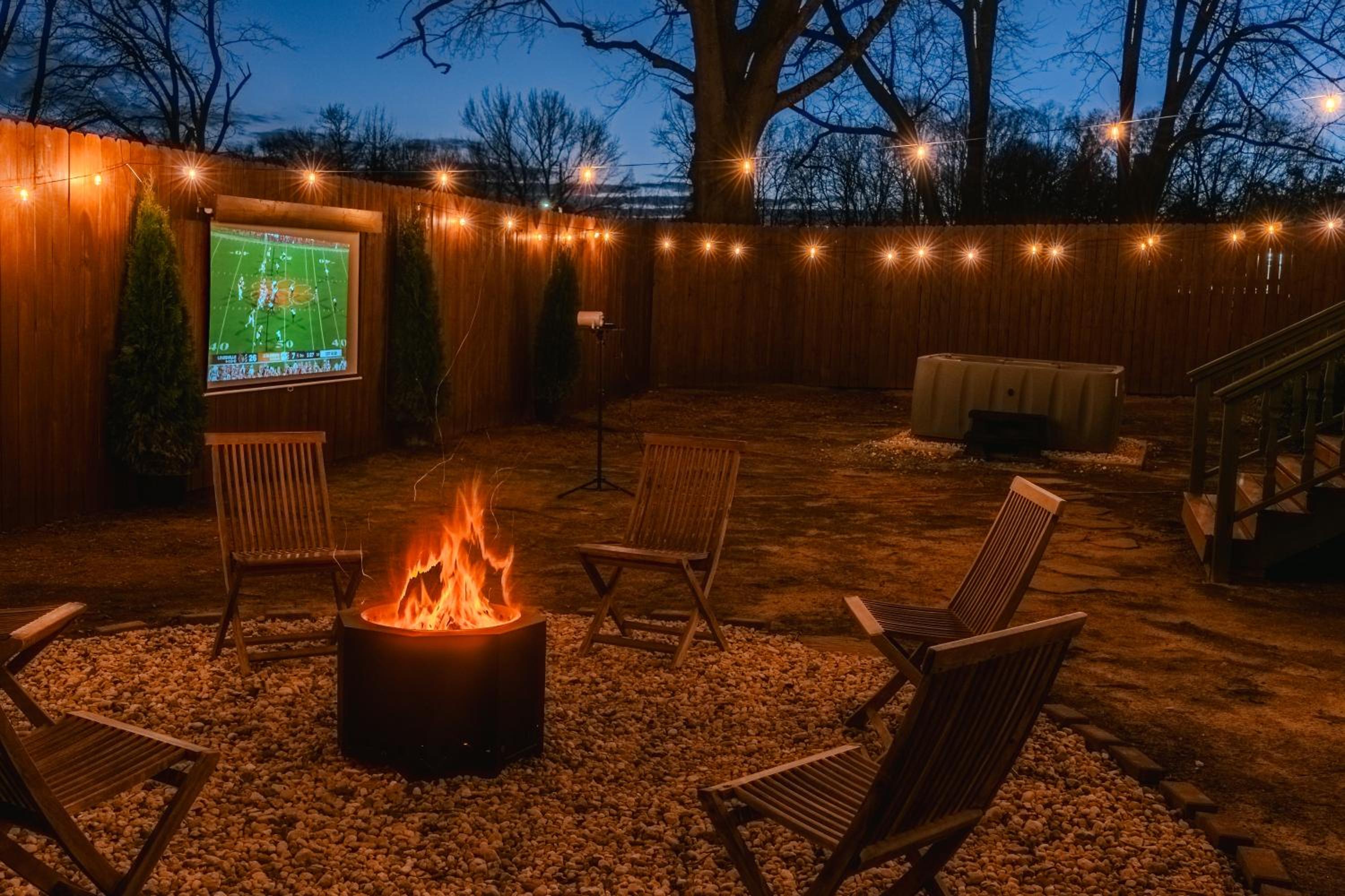 Speakeasy, Hot Tub, Putt Putt, Outdoor Theatre, 8 minutes from Downtown Greenville