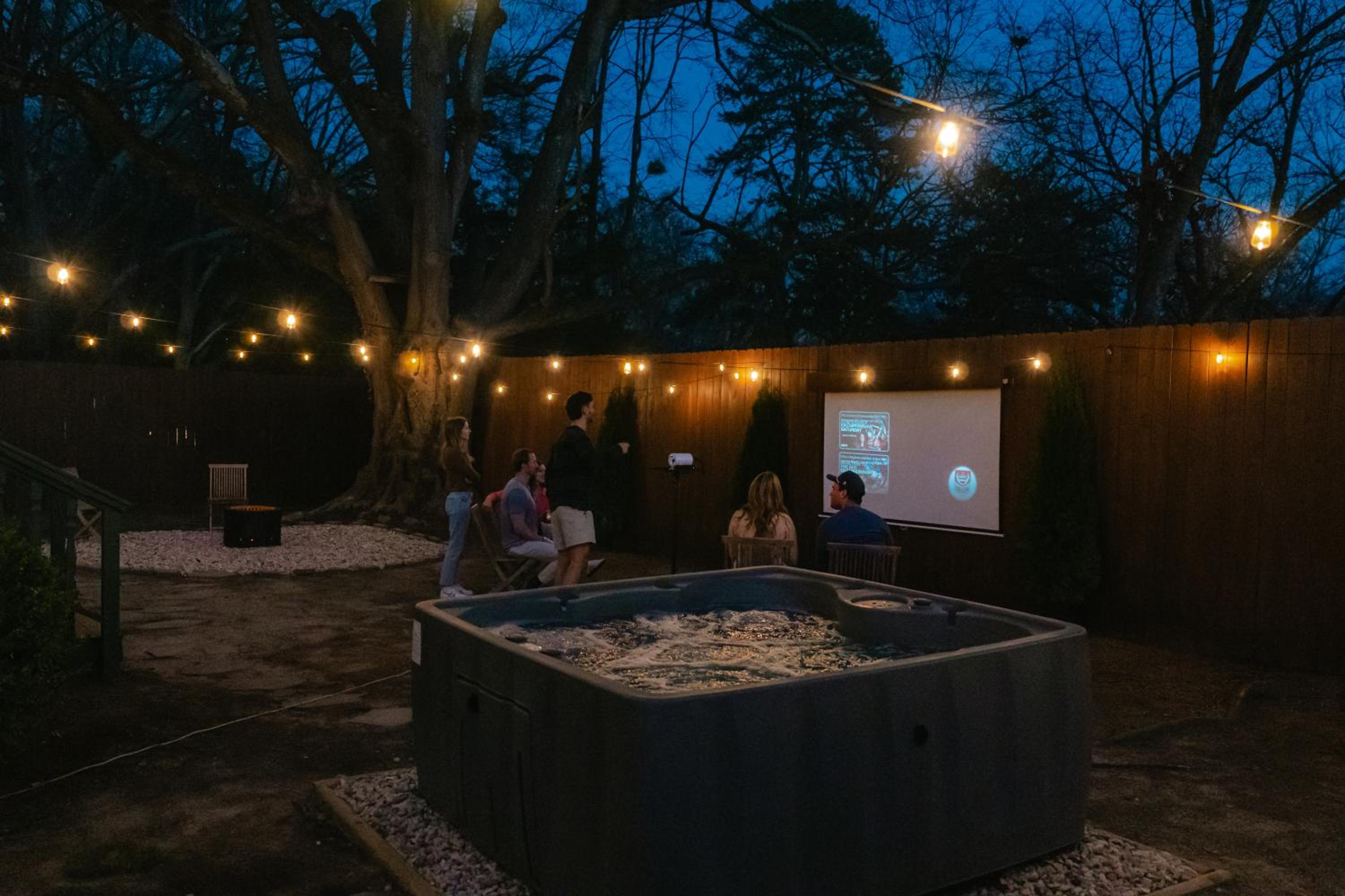 Speakeasy, Hot Tub, Putt Putt, Outdoor Theatre, 8 minutes from Downtown Greenville