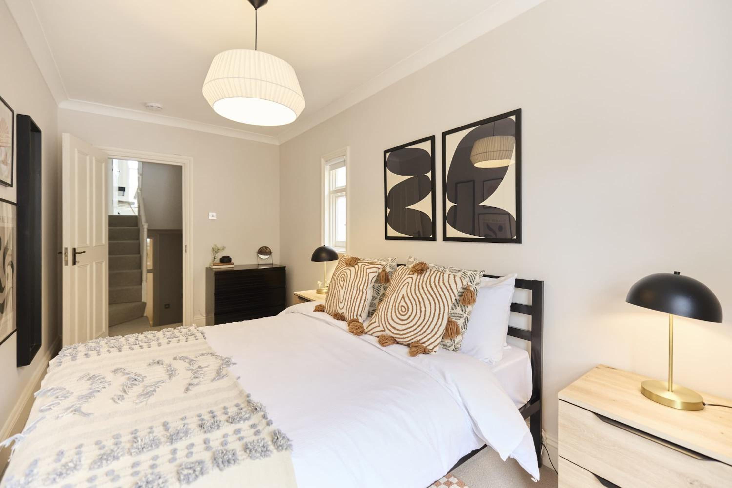 Regent's Park Mews - 4-Bed with Patio