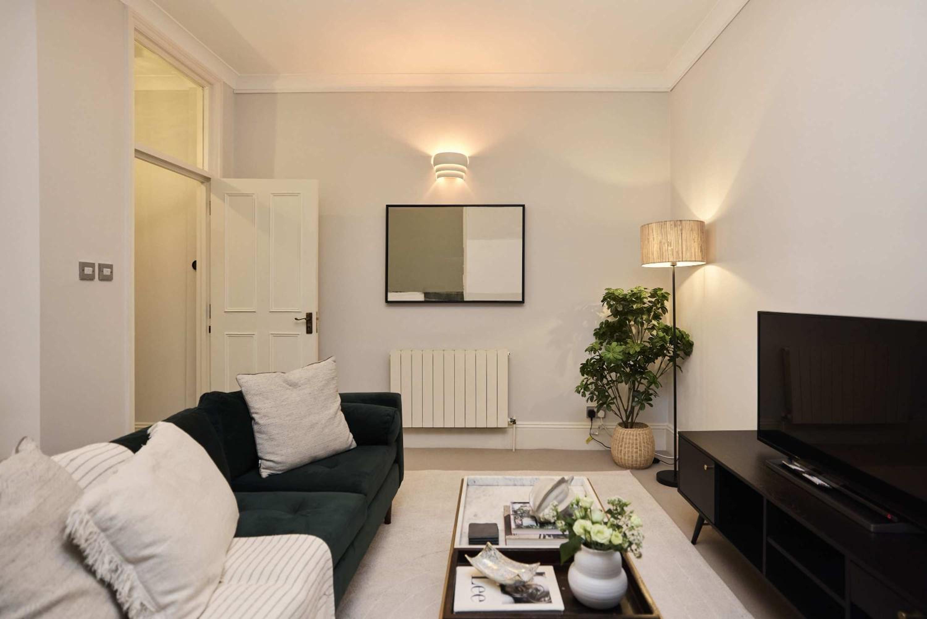 Regent's Park Mews - 4-Bed with Patio