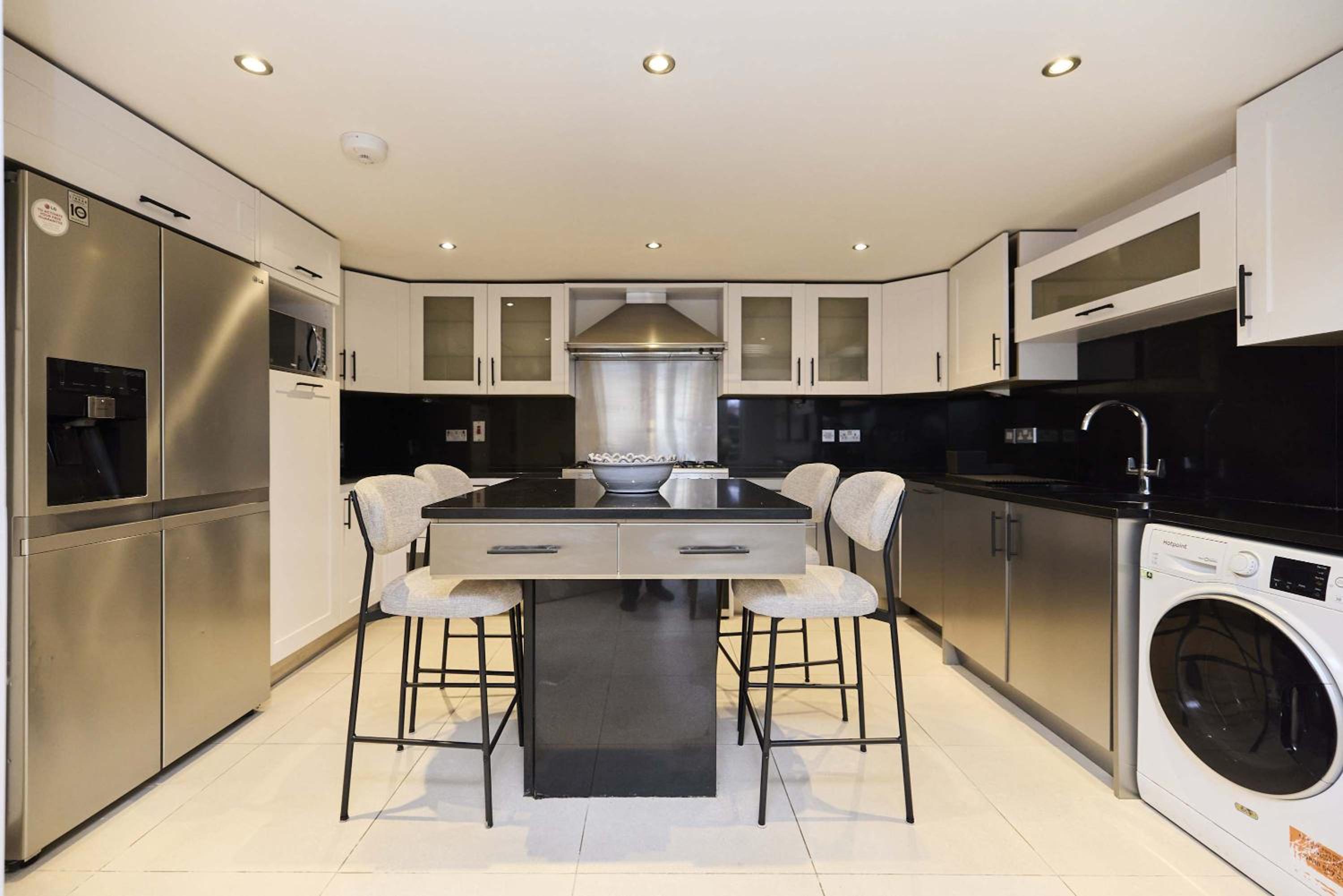 Regent's Park Mews - 4-Bed with Patio