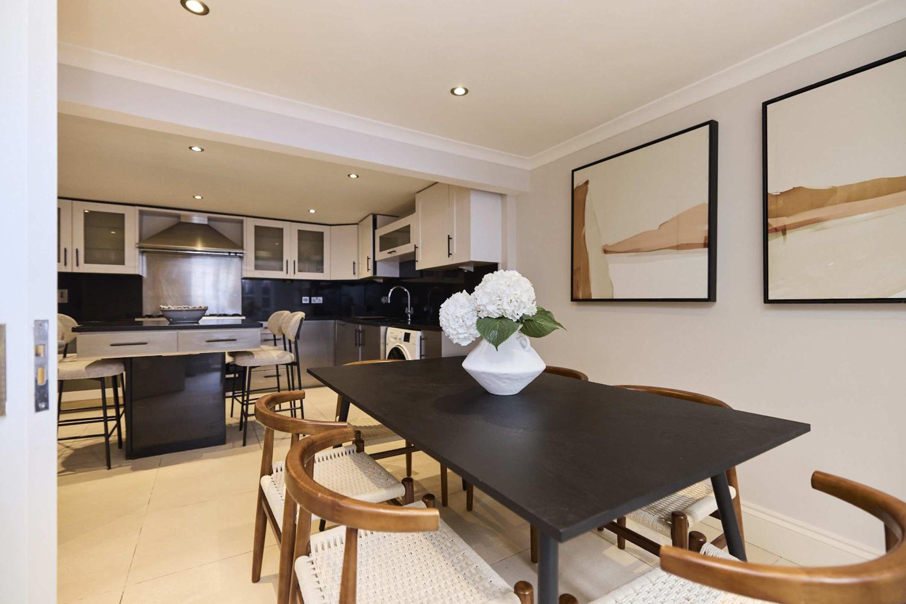 Regent's Park Mews - 4-Bed with Patio