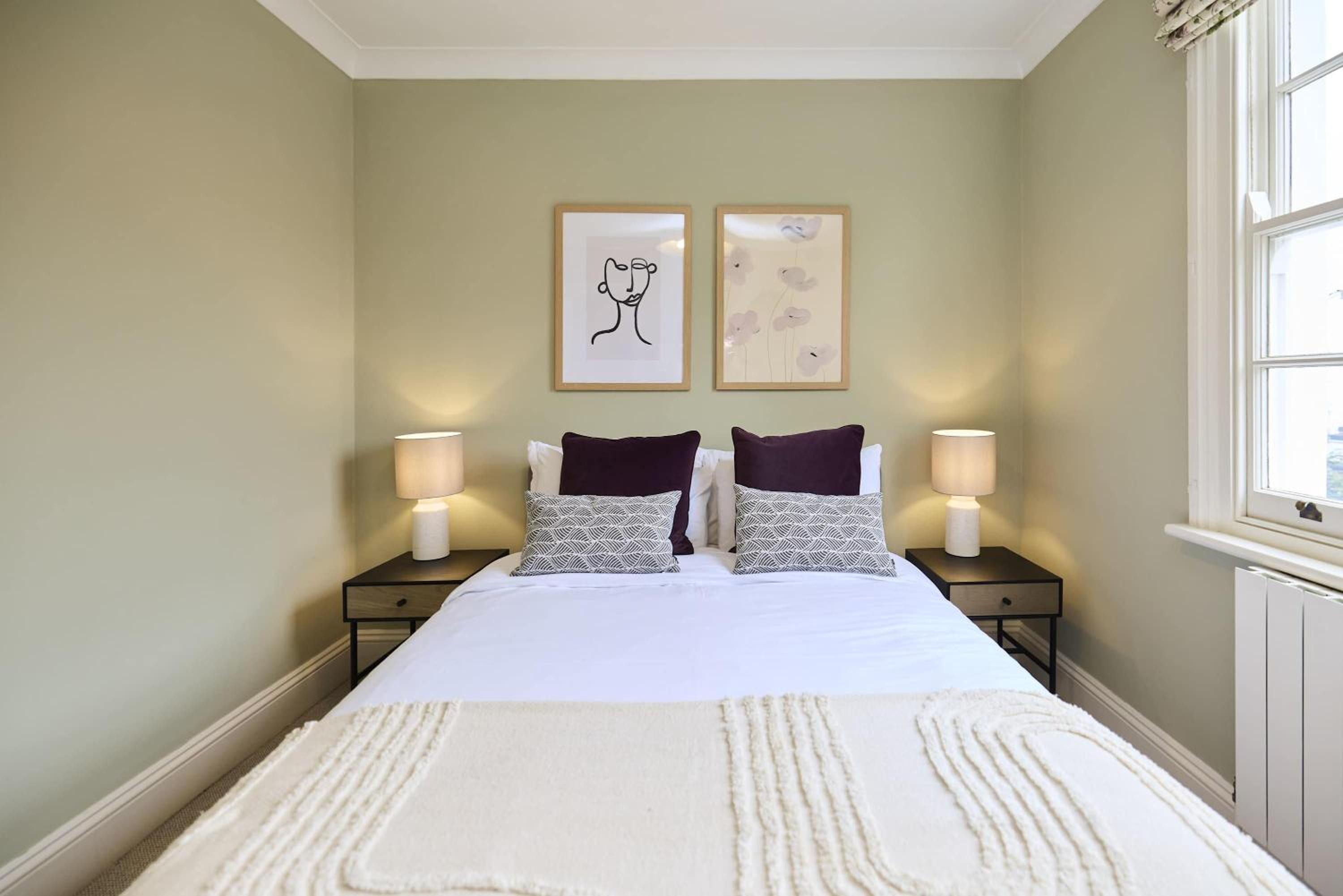 Regent's Park Mews - 4-Bed with Patio