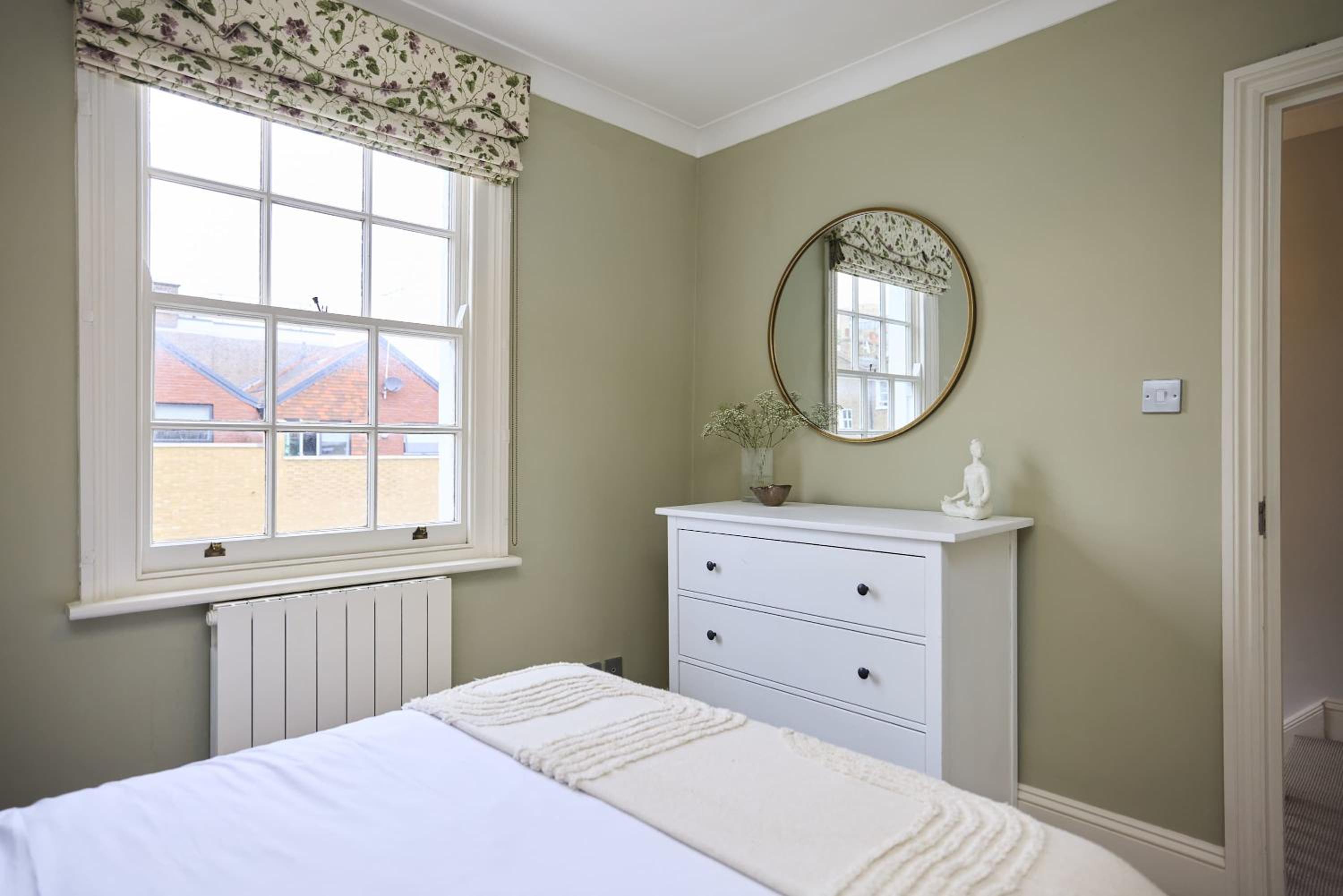 Regent's Park Mews - 4-Bed with Patio