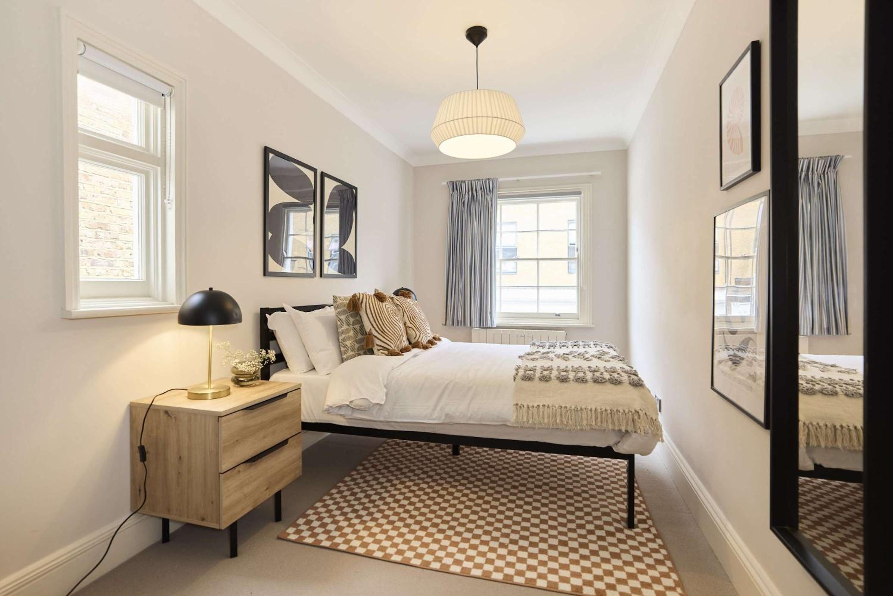 Regent's Park Mews - 4-Bed with Patio