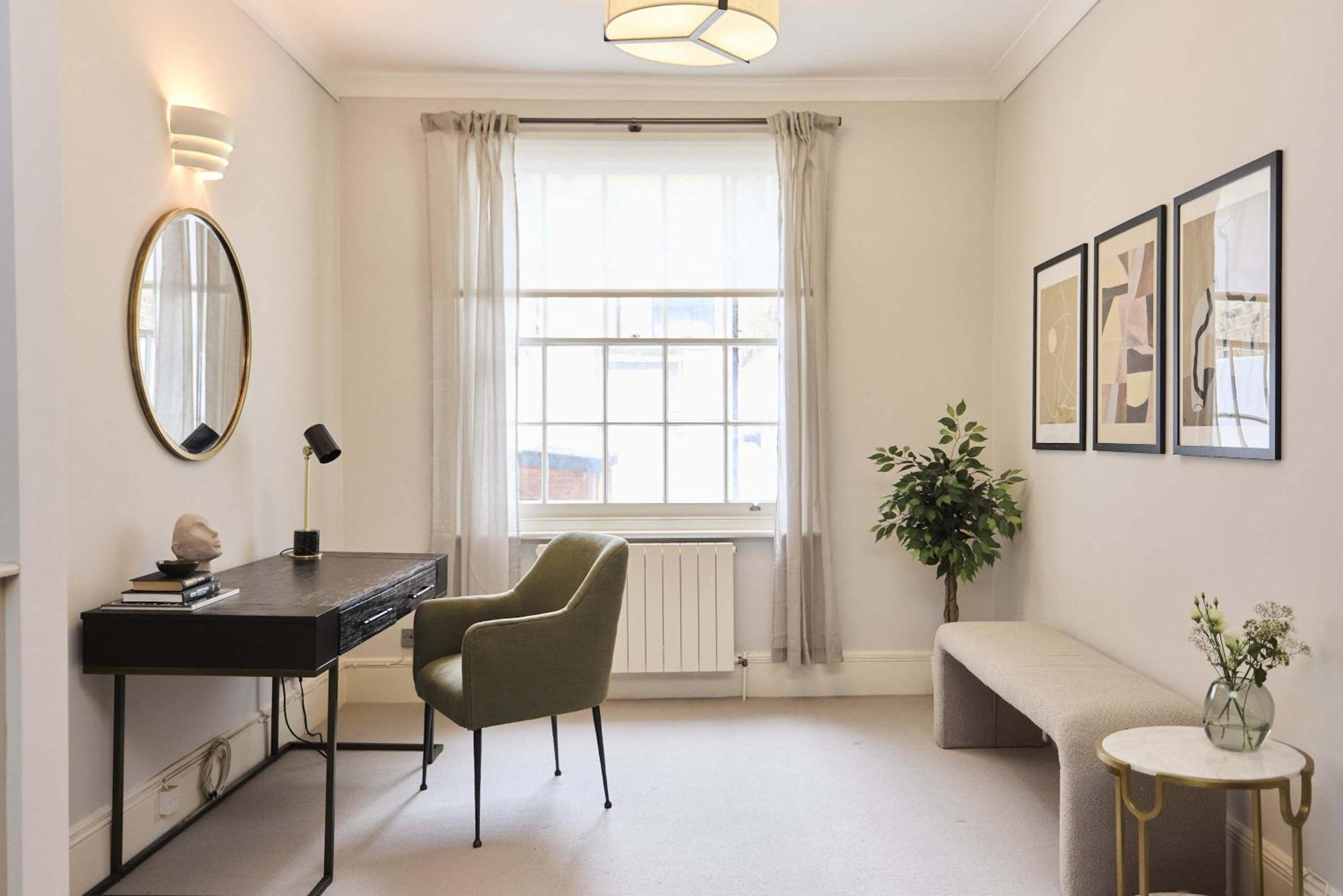 Regent's Park Mews - 4-Bed with Patio