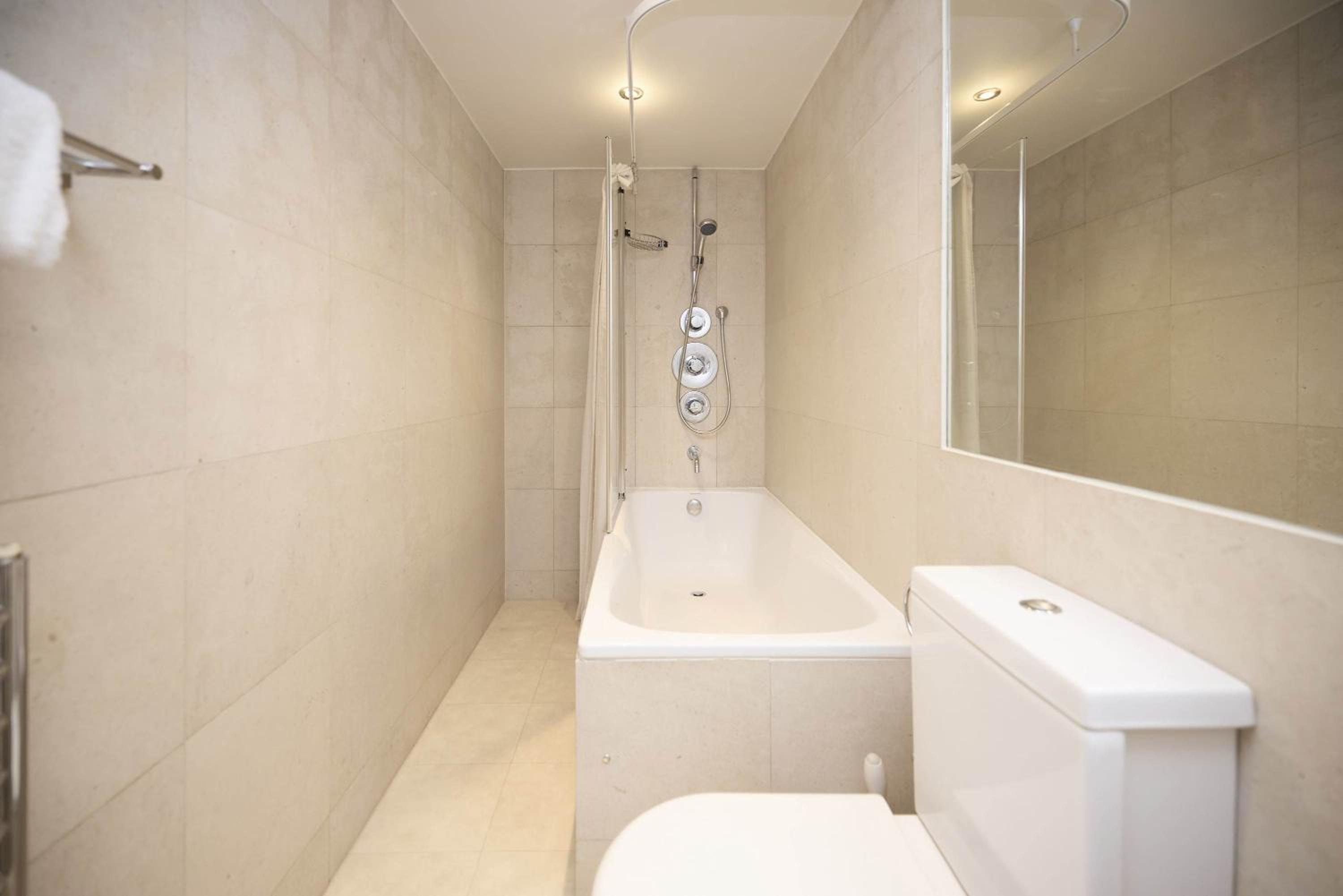 Regent's Park Mews - 4-Bed with Patio