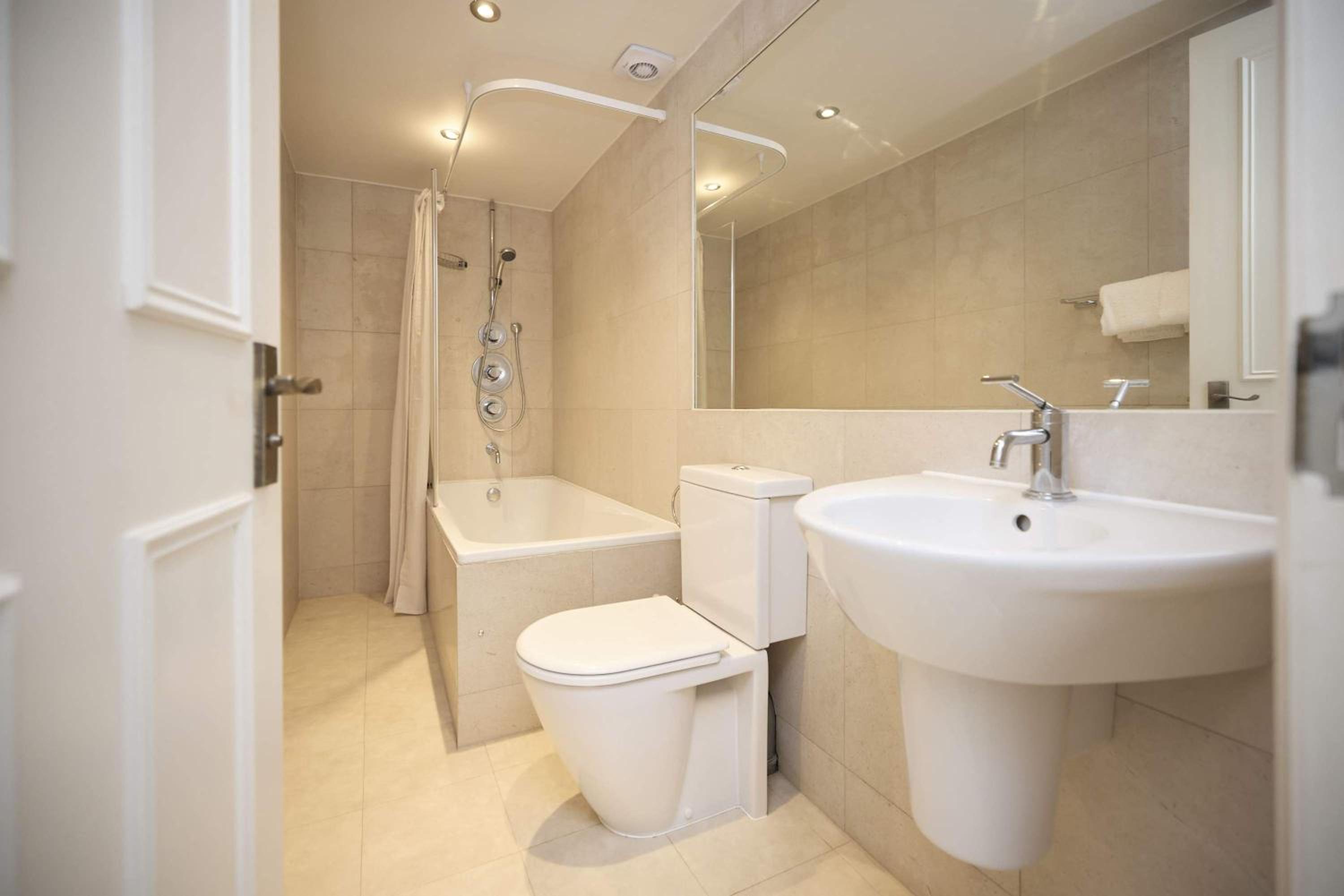Regent's Park Mews - 4-Bed with Patio