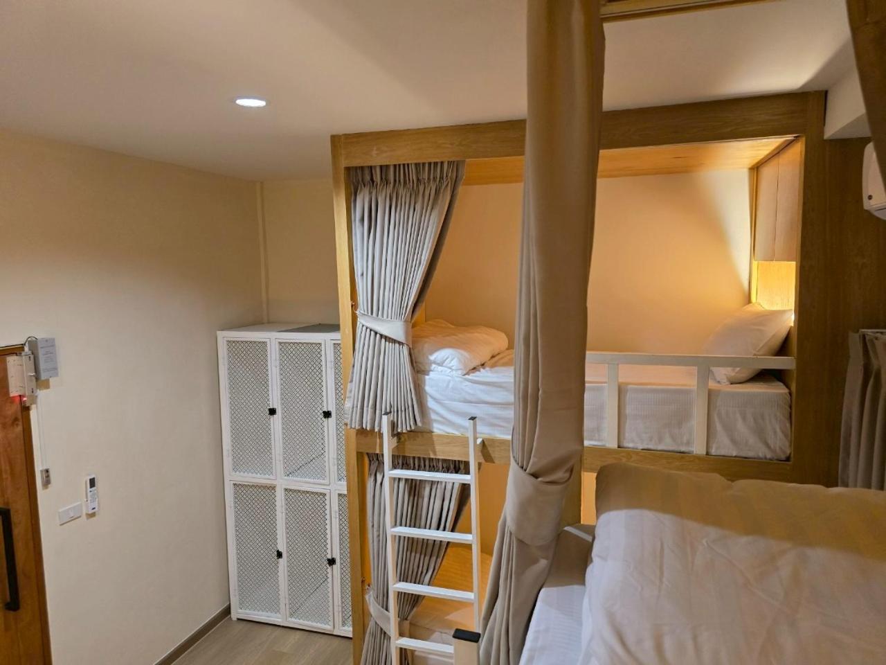 Inn De Sea - Hostel Bangkok Rambuttri Village Khaosan Area