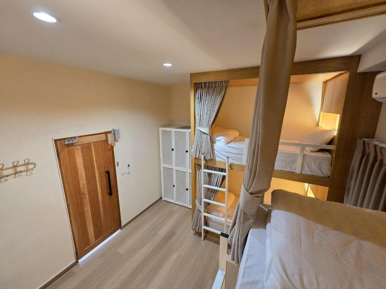 Inn De Sea - Hostel Bangkok Rambuttri Village Khaosan Area